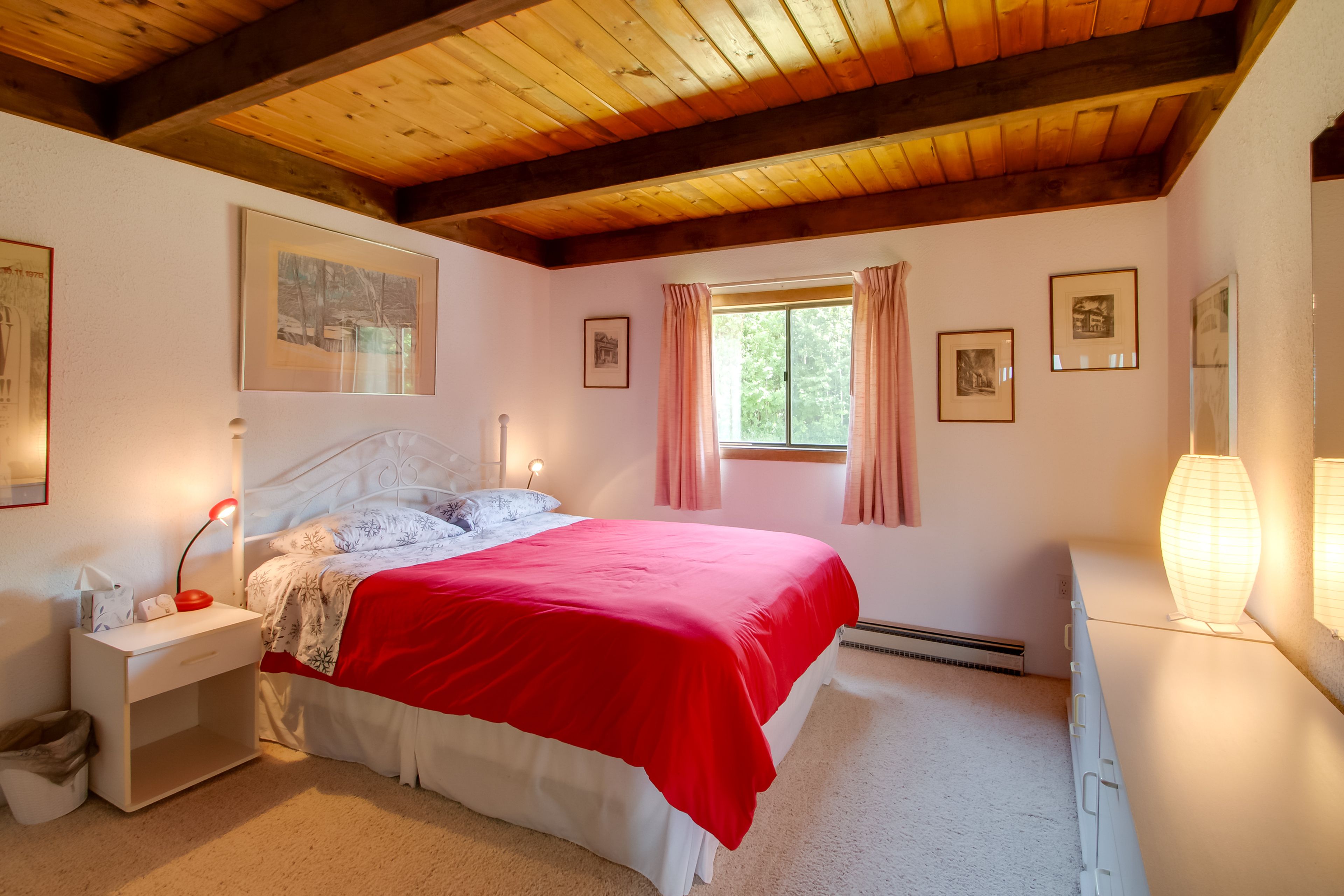 Bedroom 2 | 1st Floor | Queen Bed