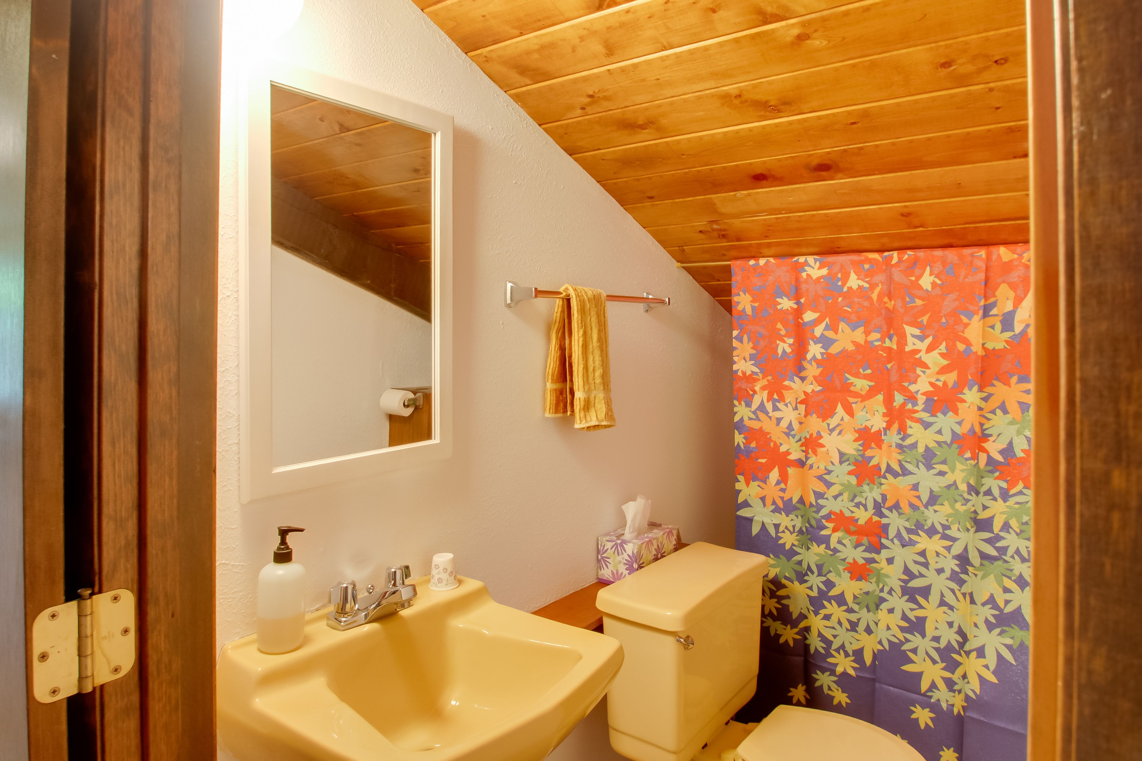 Half Bathroom | 2nd Floor