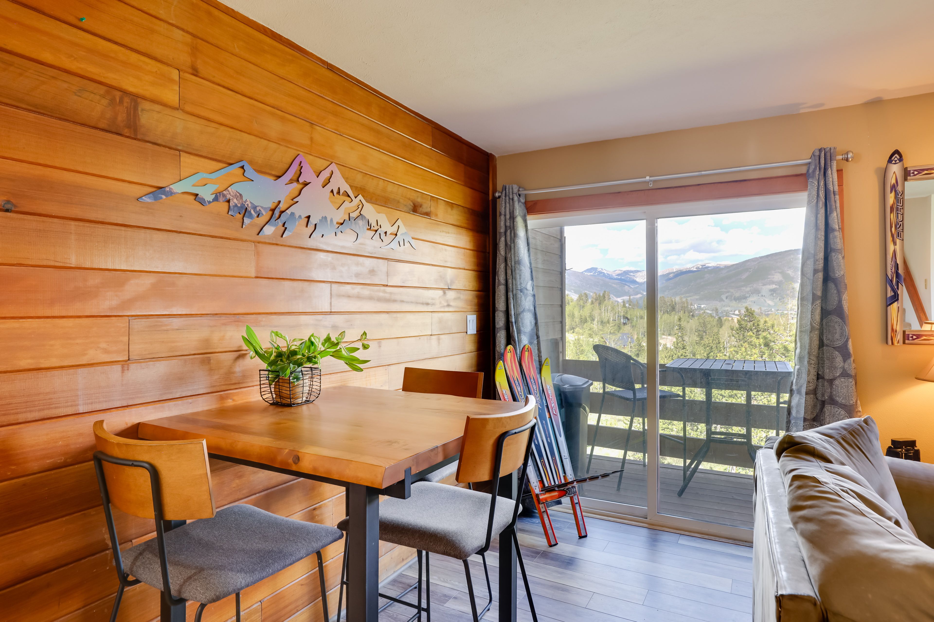 Dining Area | Dishware & Flatware Provided