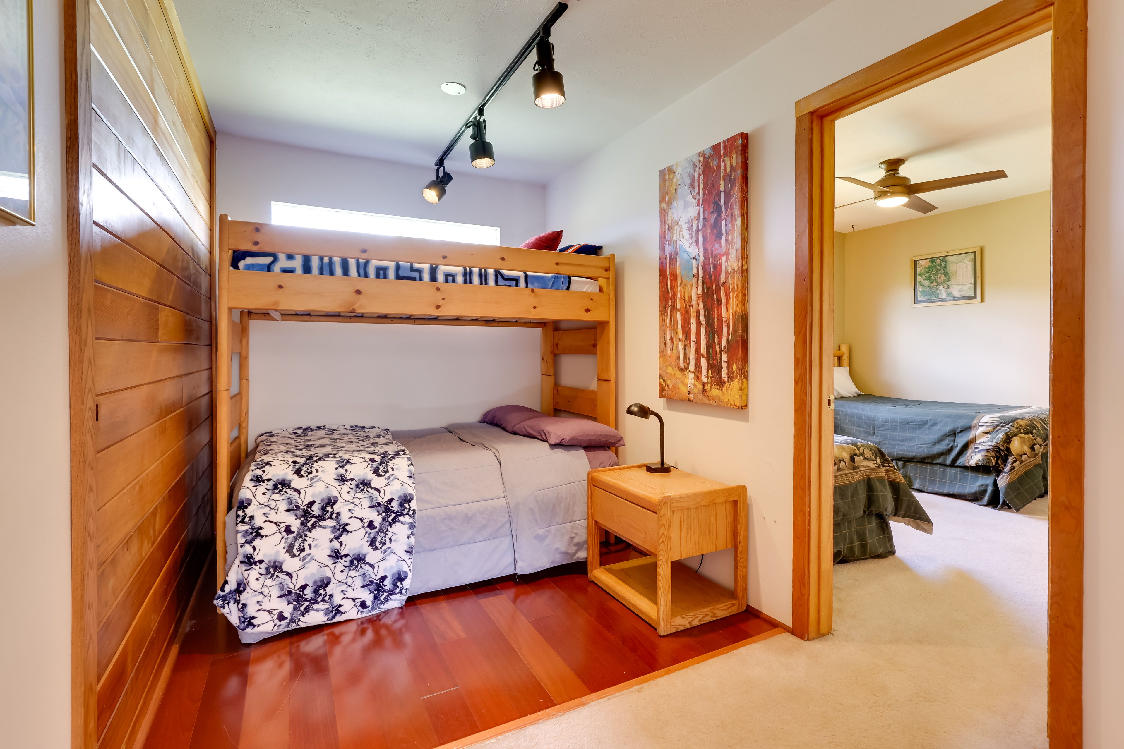 Hall | Twin/Queen Bunk Bed