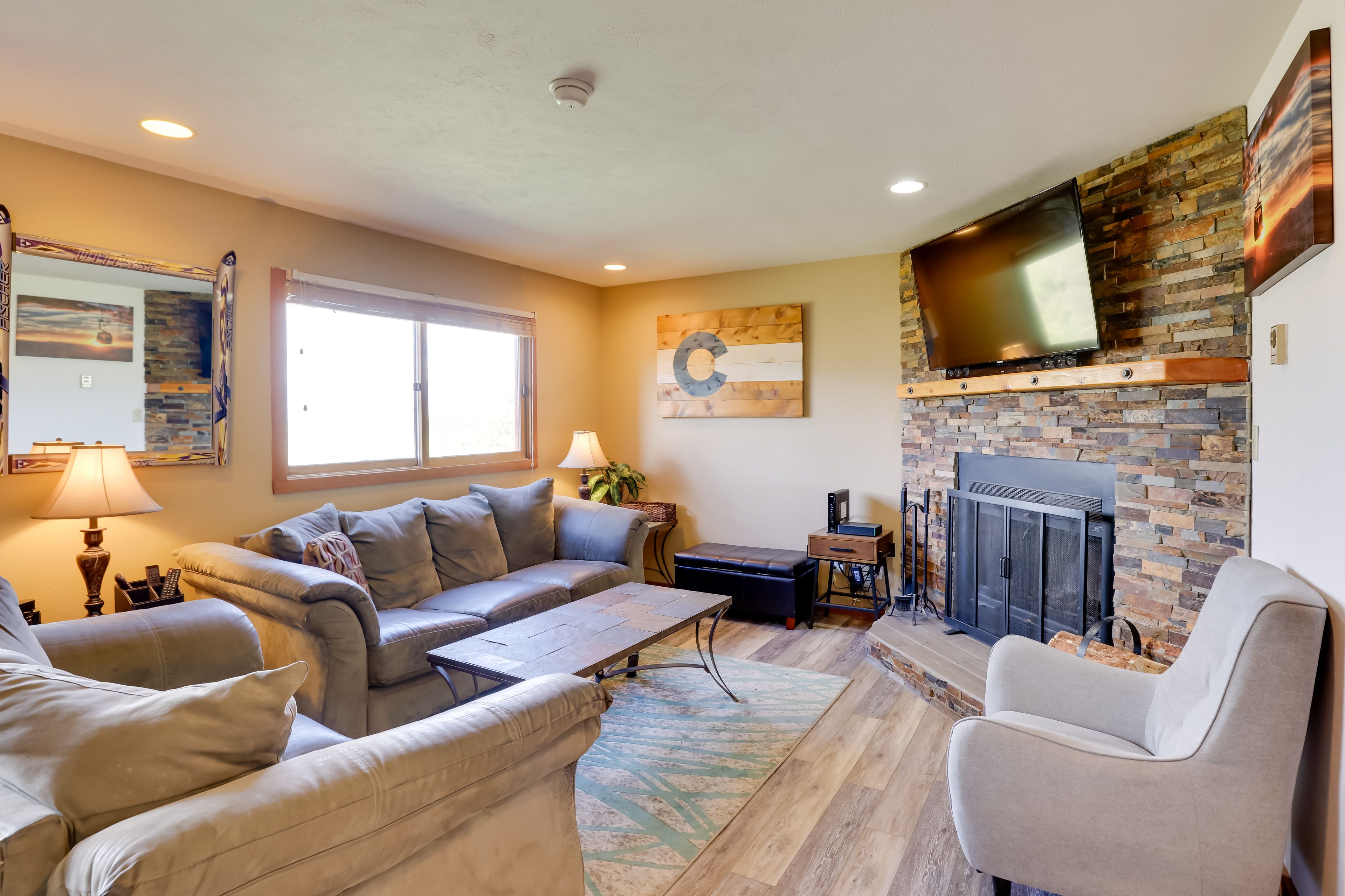 Living Room | Smart TV | Fireplace