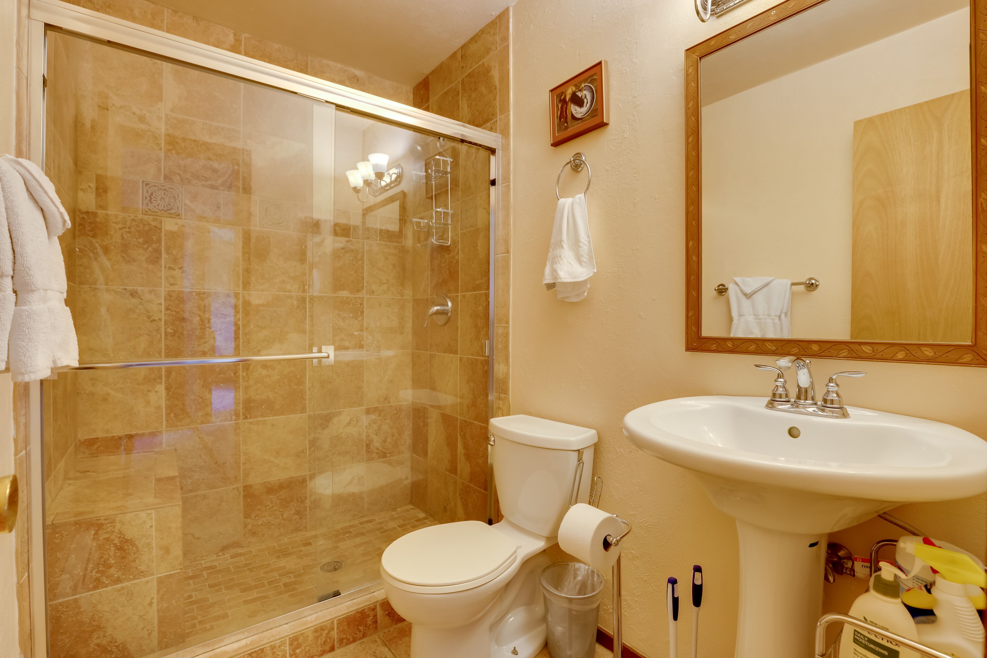 Full Bath | Towels Provided