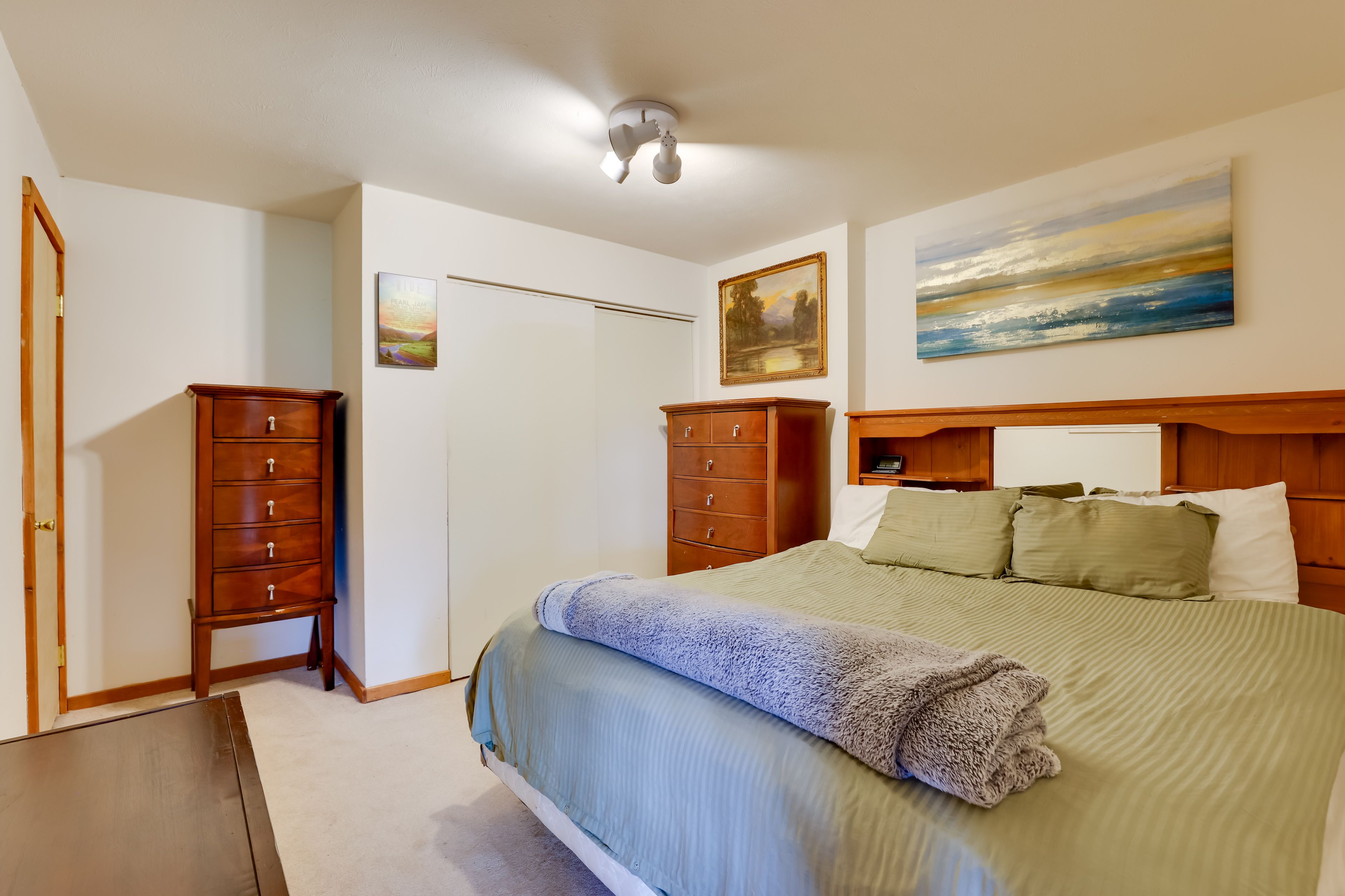 Bedroom 3 | King Bed