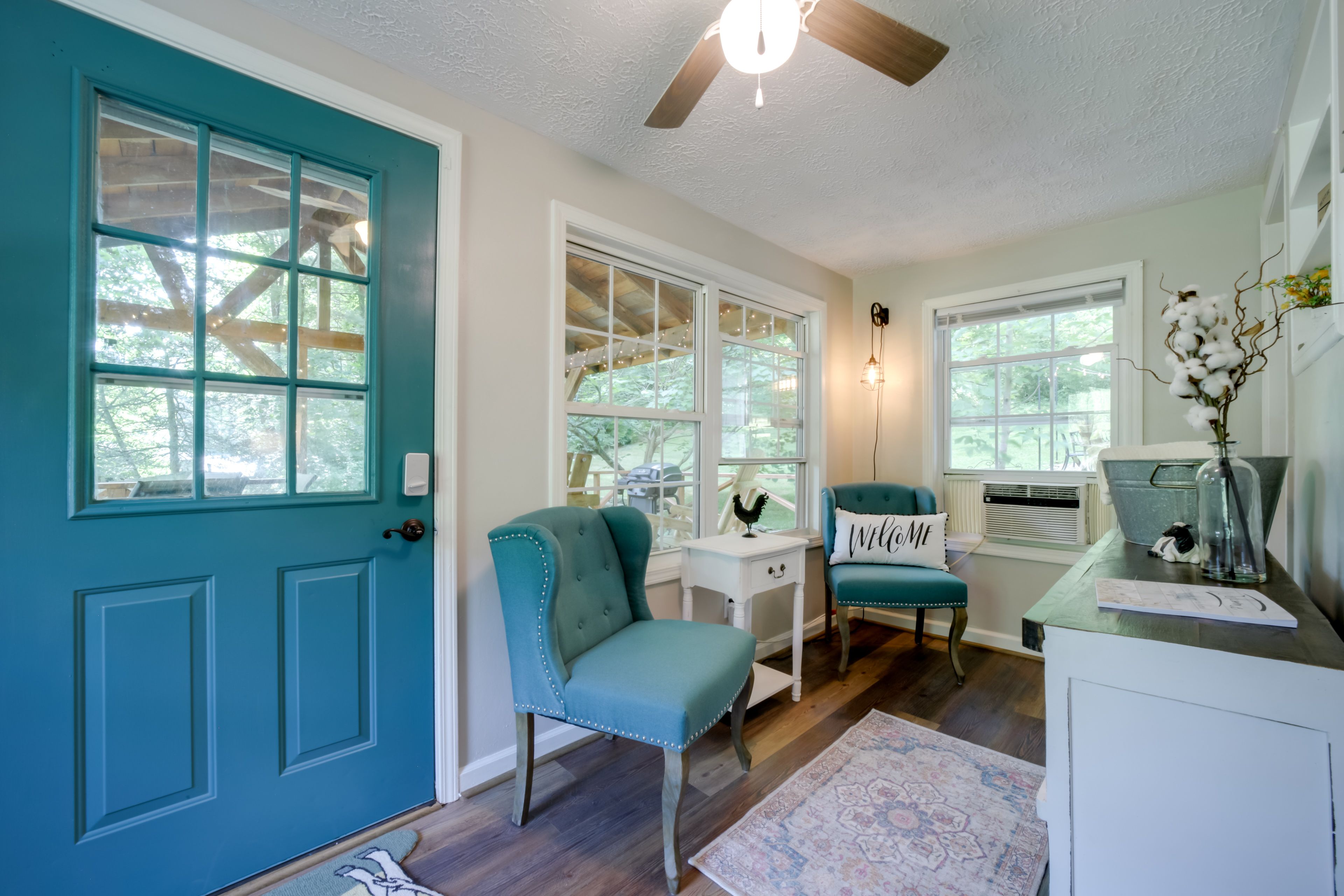 Sitting Room | Keyless Entry