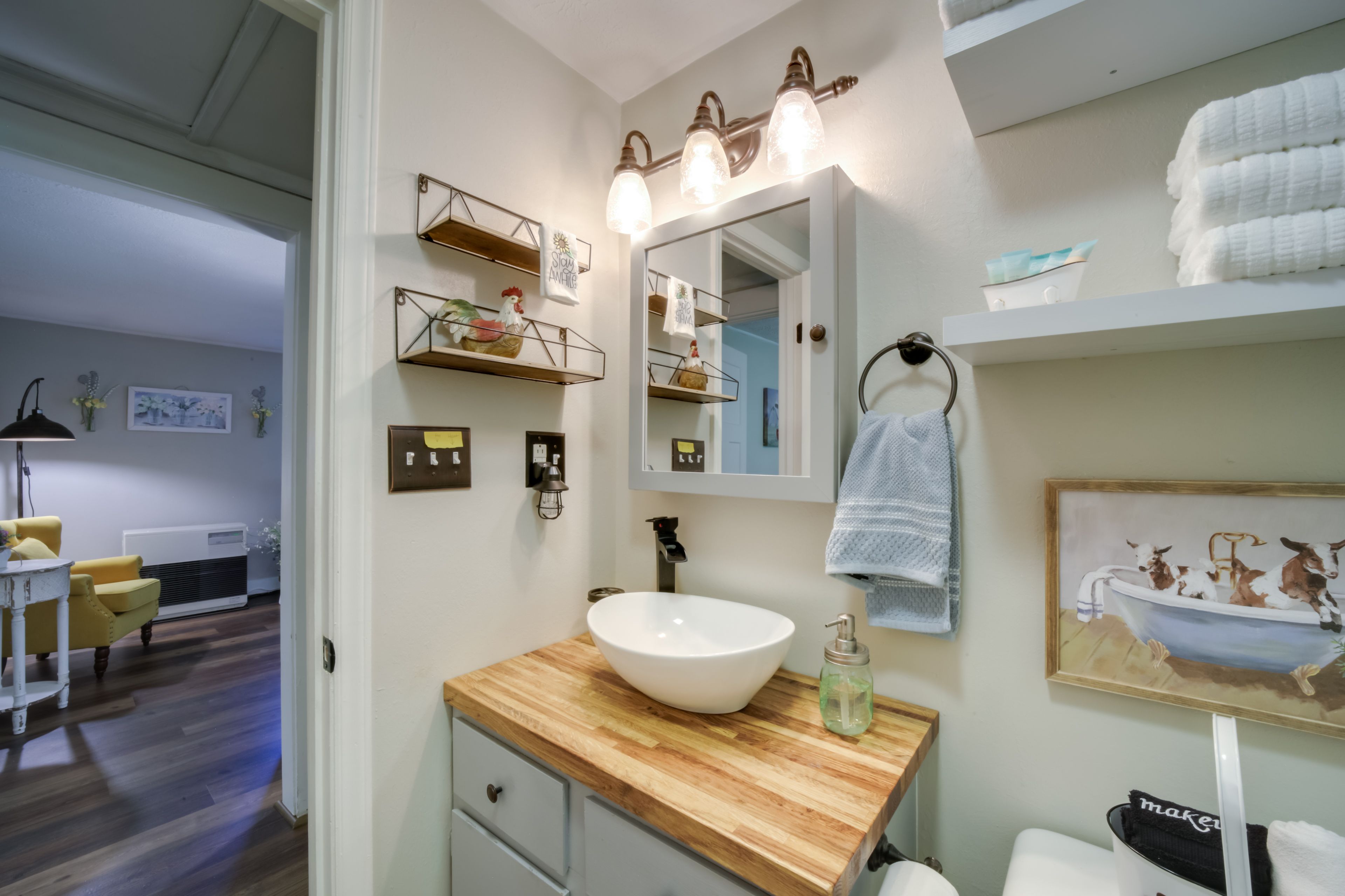 Full Bathroom | Complimentary Toiletries