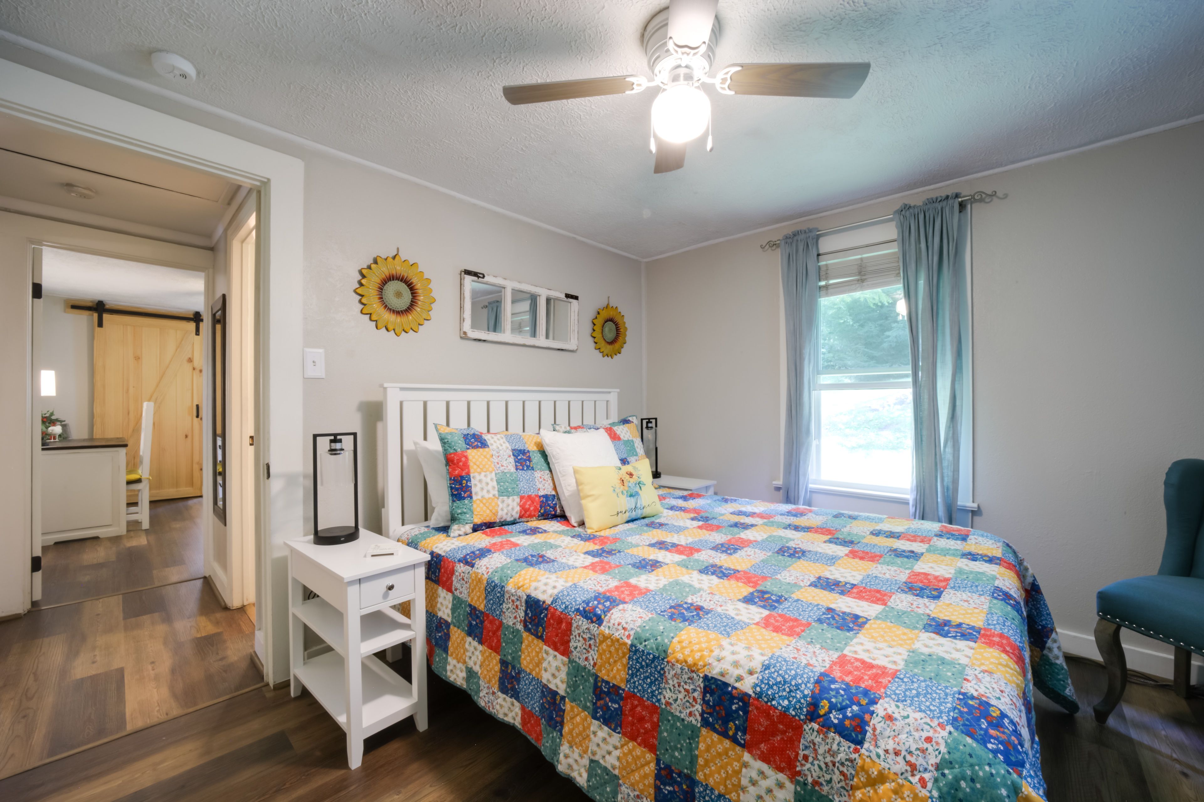 Bedroom 1 | Queen Bed