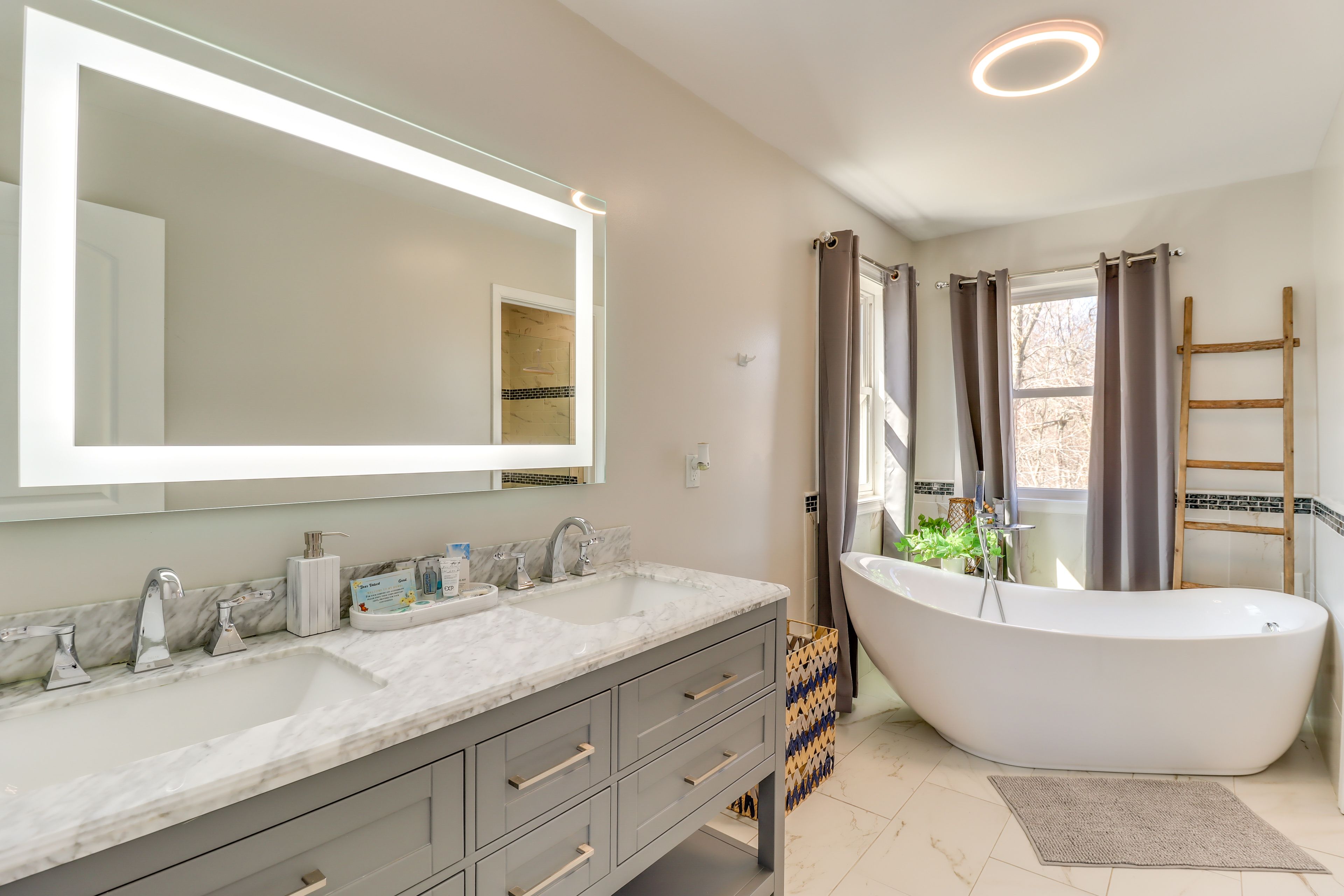 En-Suite Bathroom | 2nd Floor