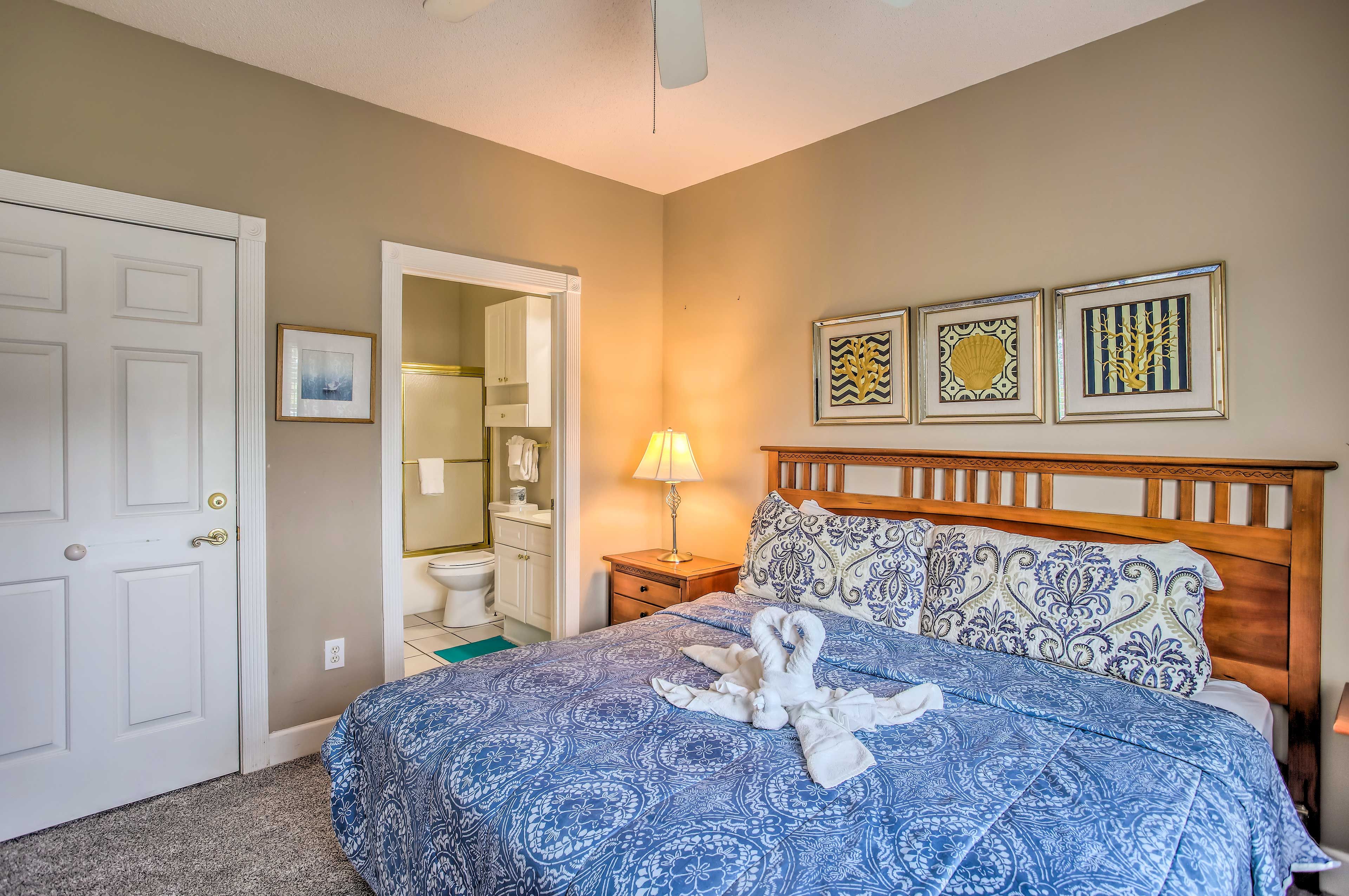 Bedroom Suite 1 | King Bed | En-Suite Bathroom