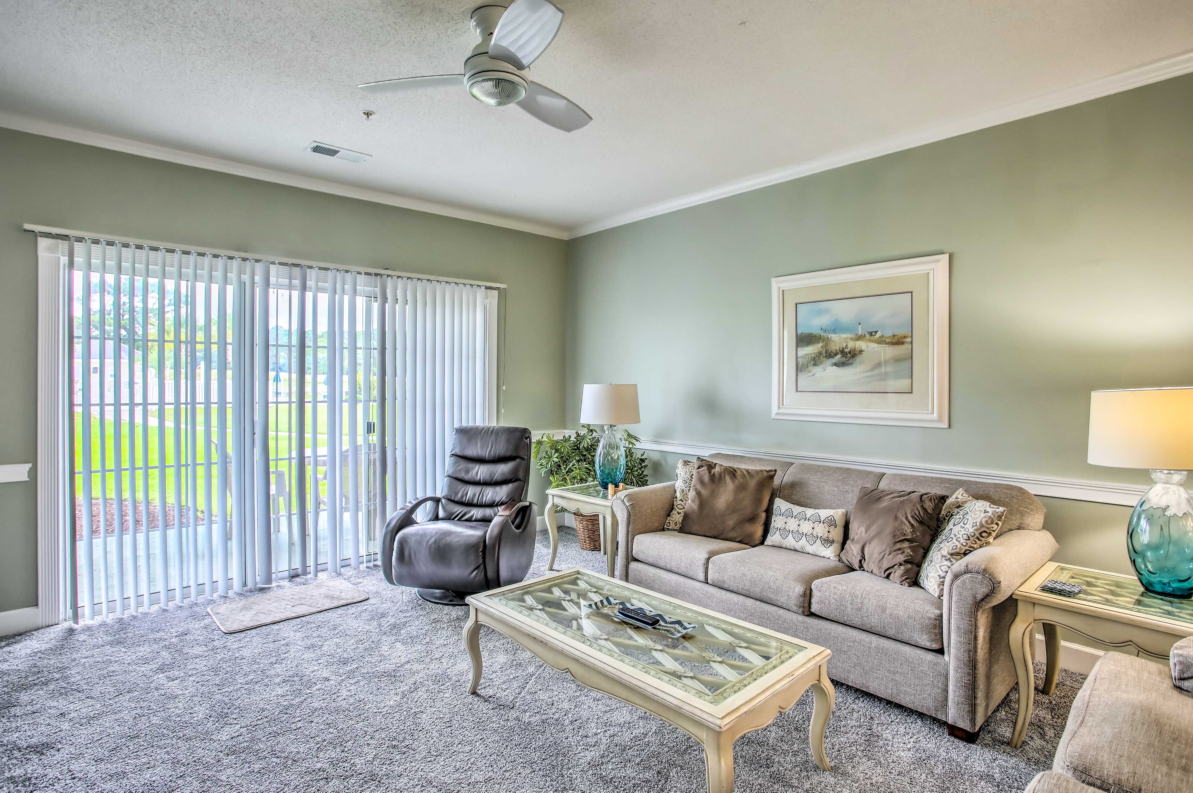 Living Area | Central A/C | Free WiFi | Smart TV w/ Cable