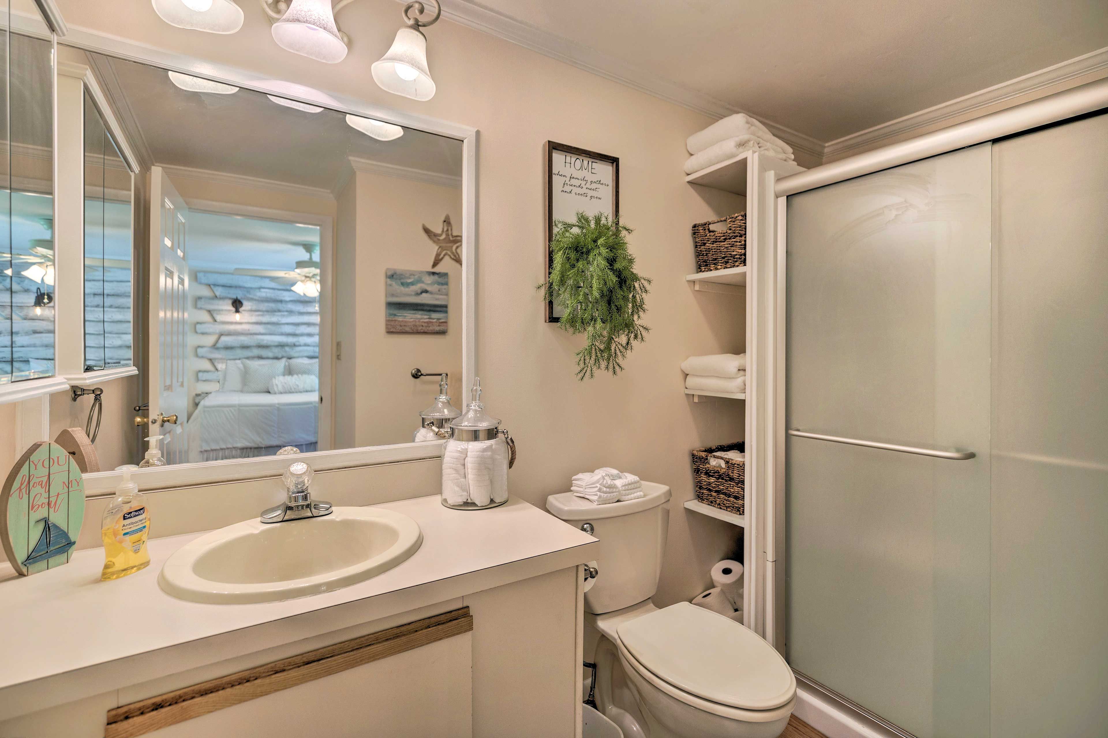 Full Bathroom | Complimentary Toiletries
