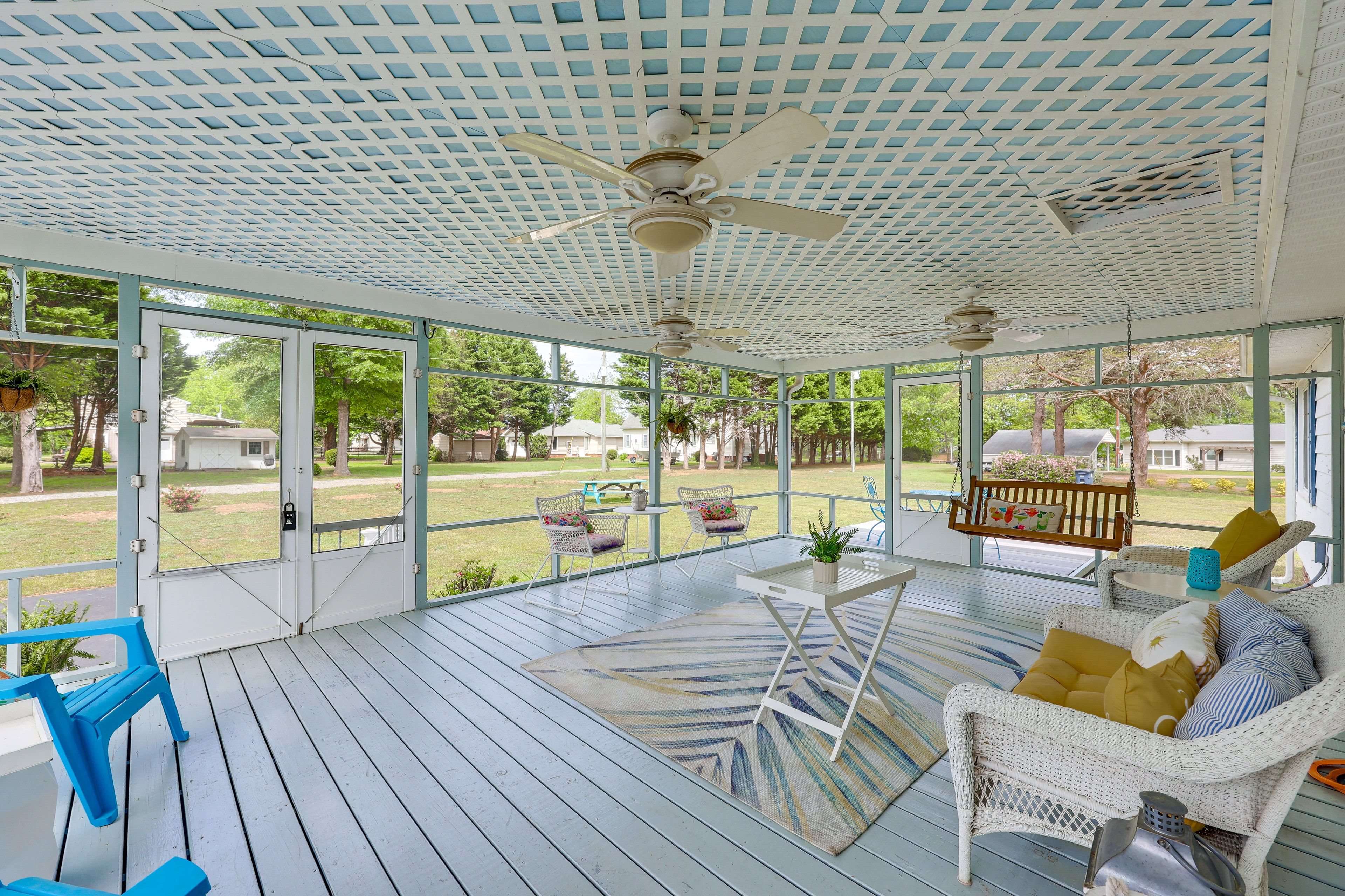 House Exterior | Screened Deck