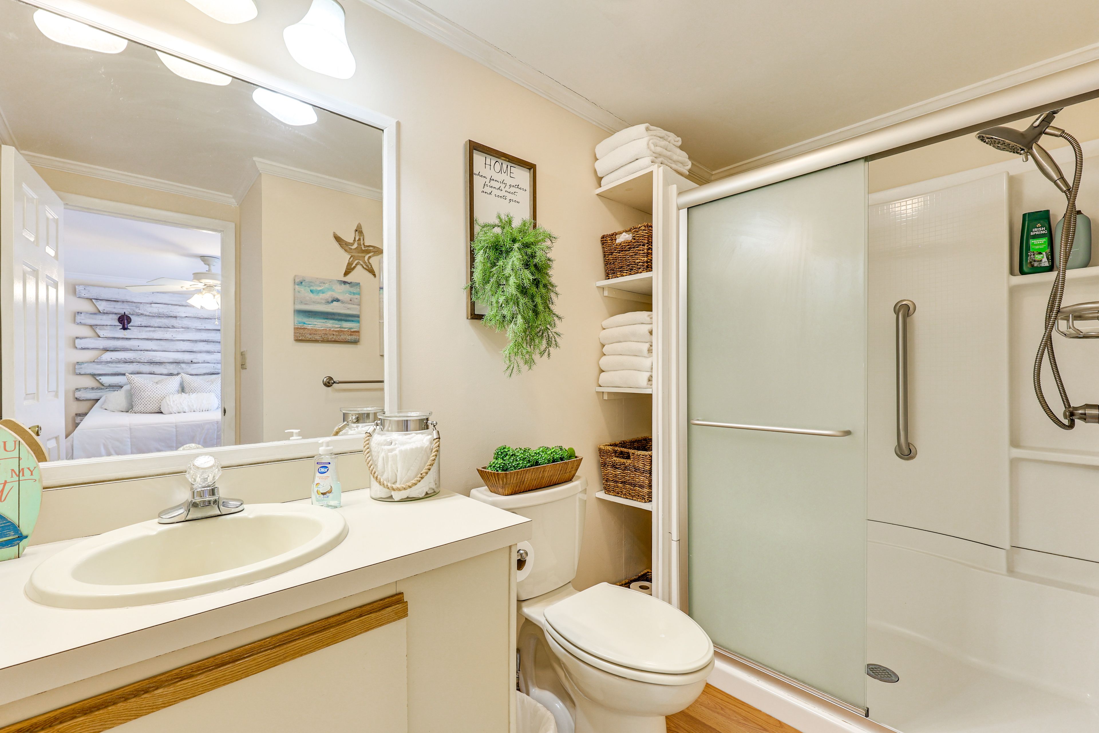 Full Bathroom | Complimentary Toiletries