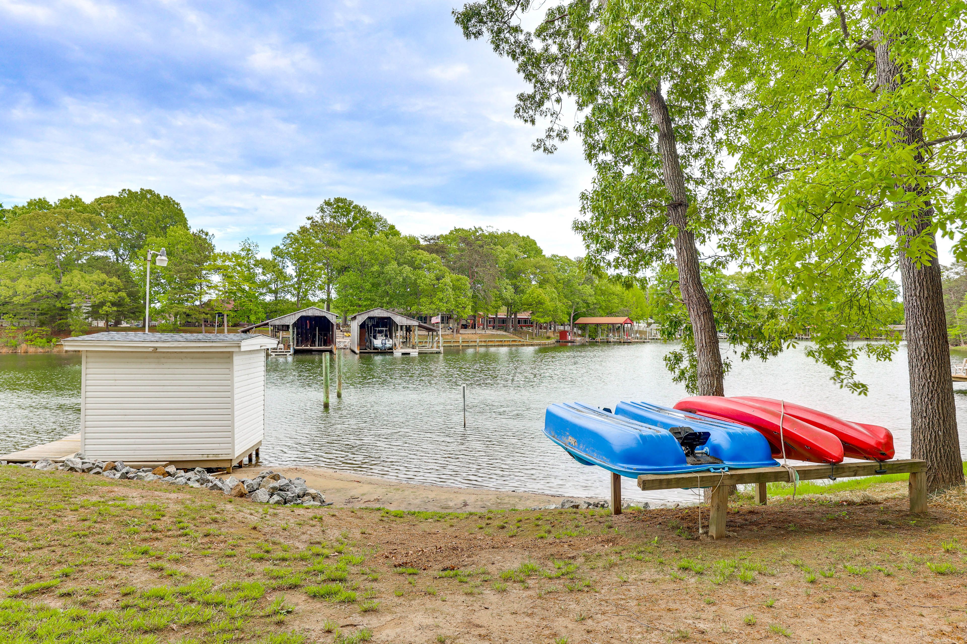 House Exterior | Kayaks