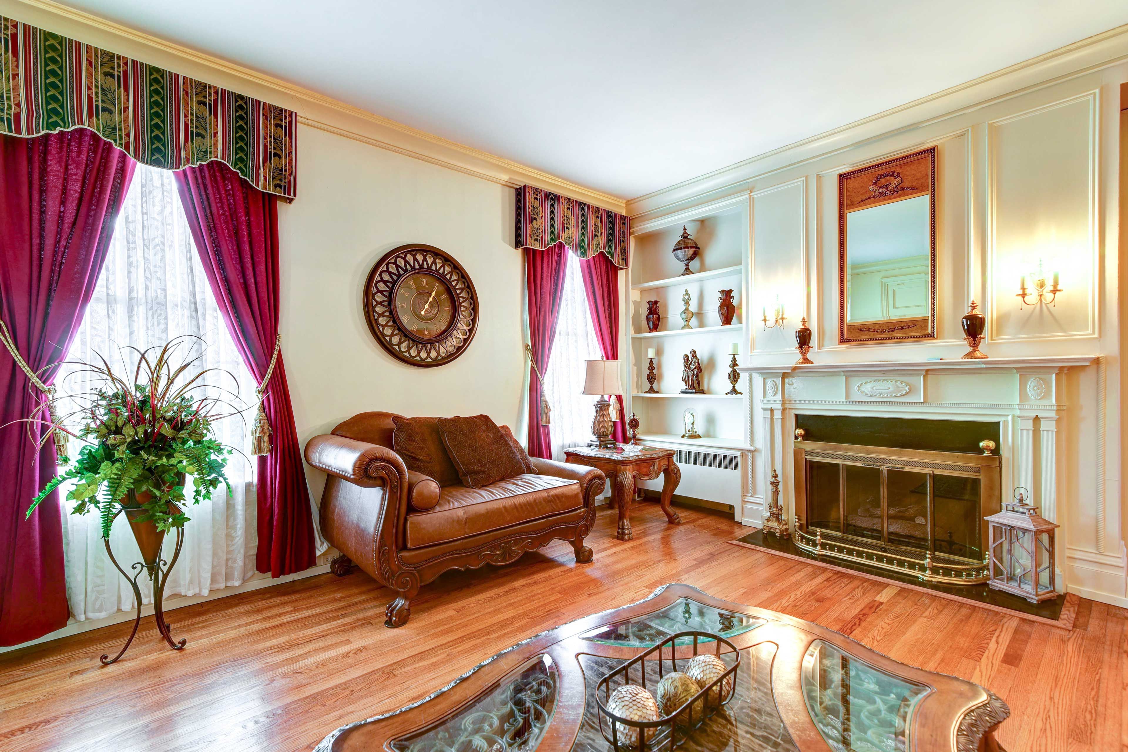 Living Room | Smart TV | Central A/C