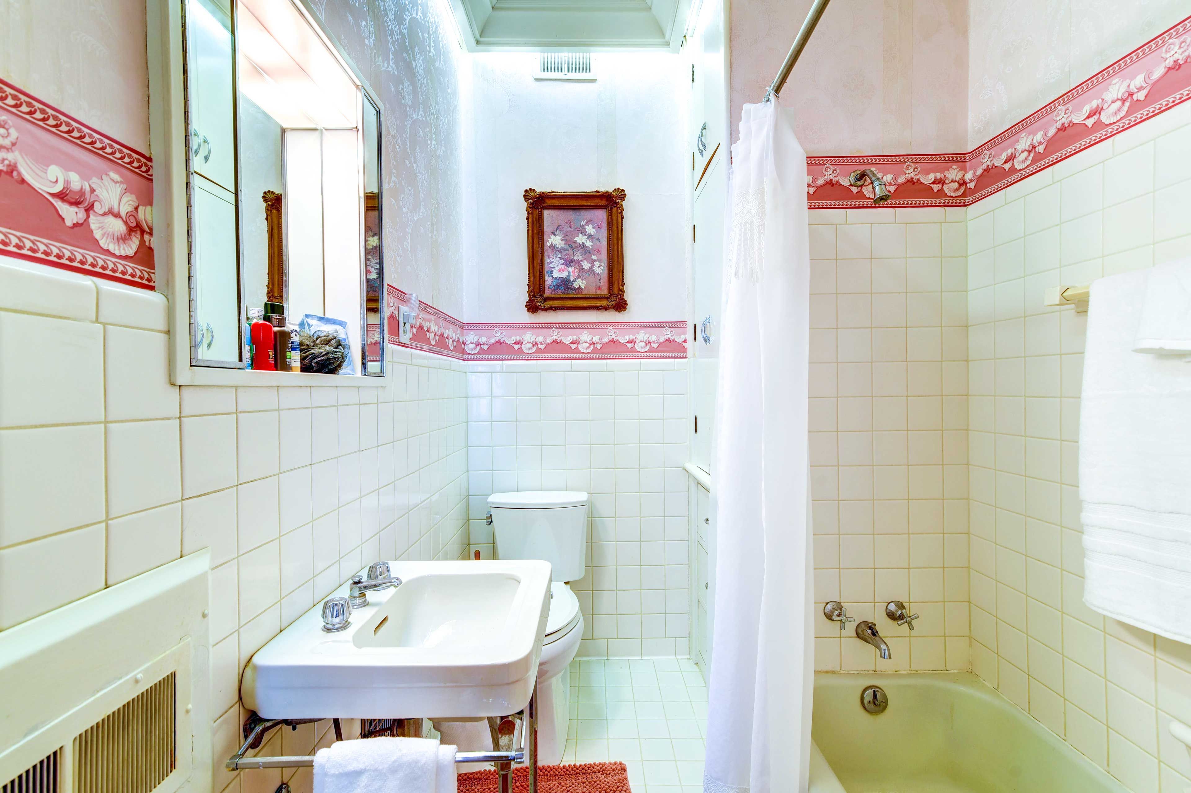 En-Suite Bathroom