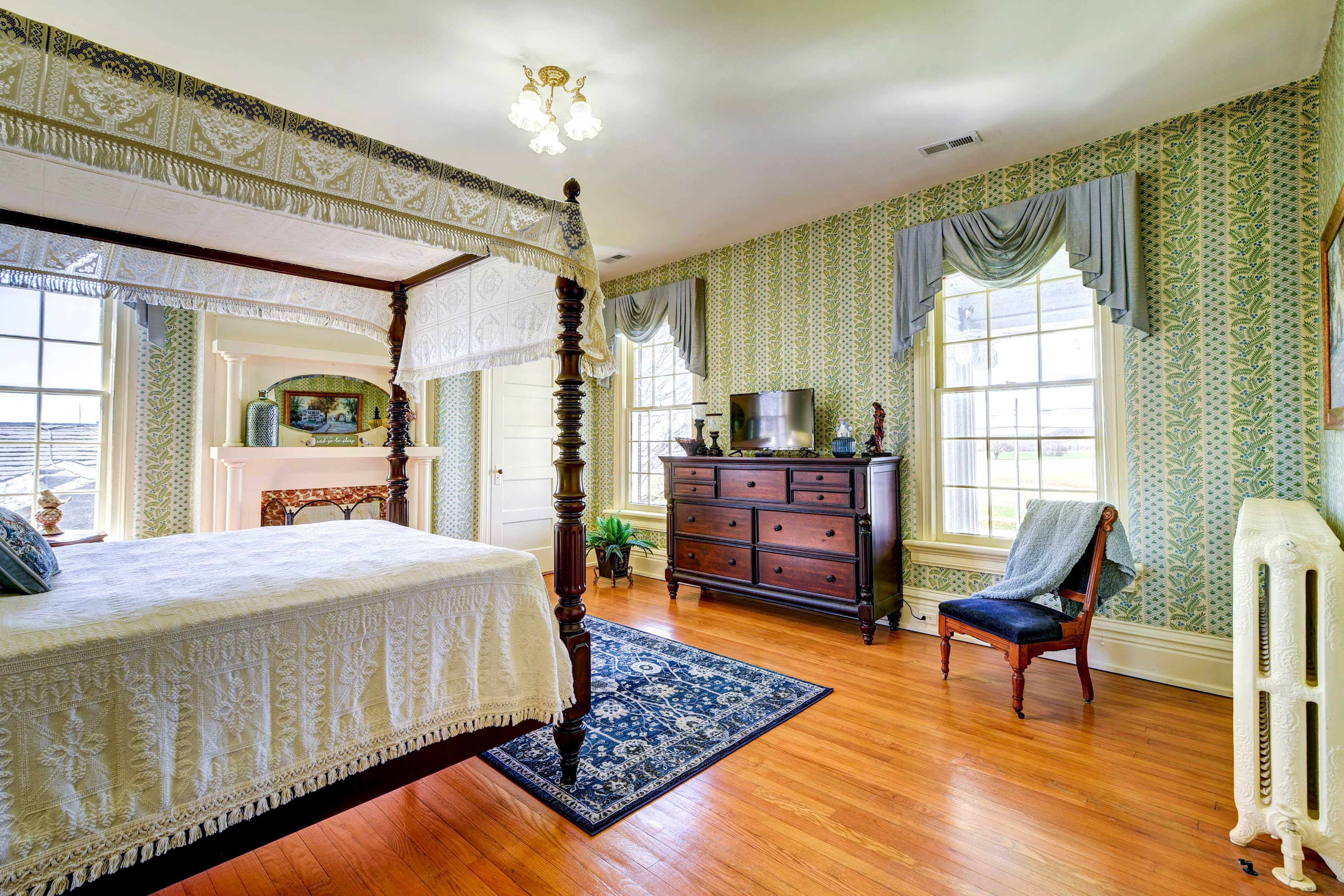 Bedroom 5 | Queen Bed | 2nd Floor