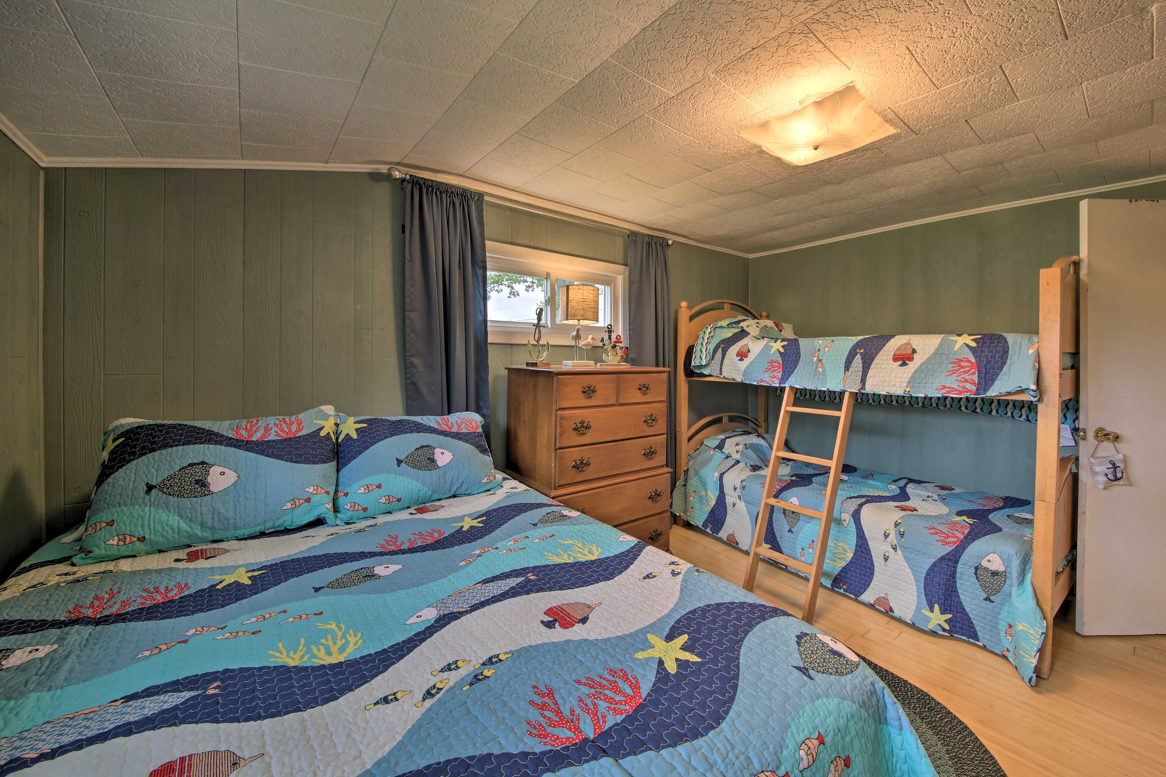 Bedroom 2 | Queen Bed | Twin Bunk Bed