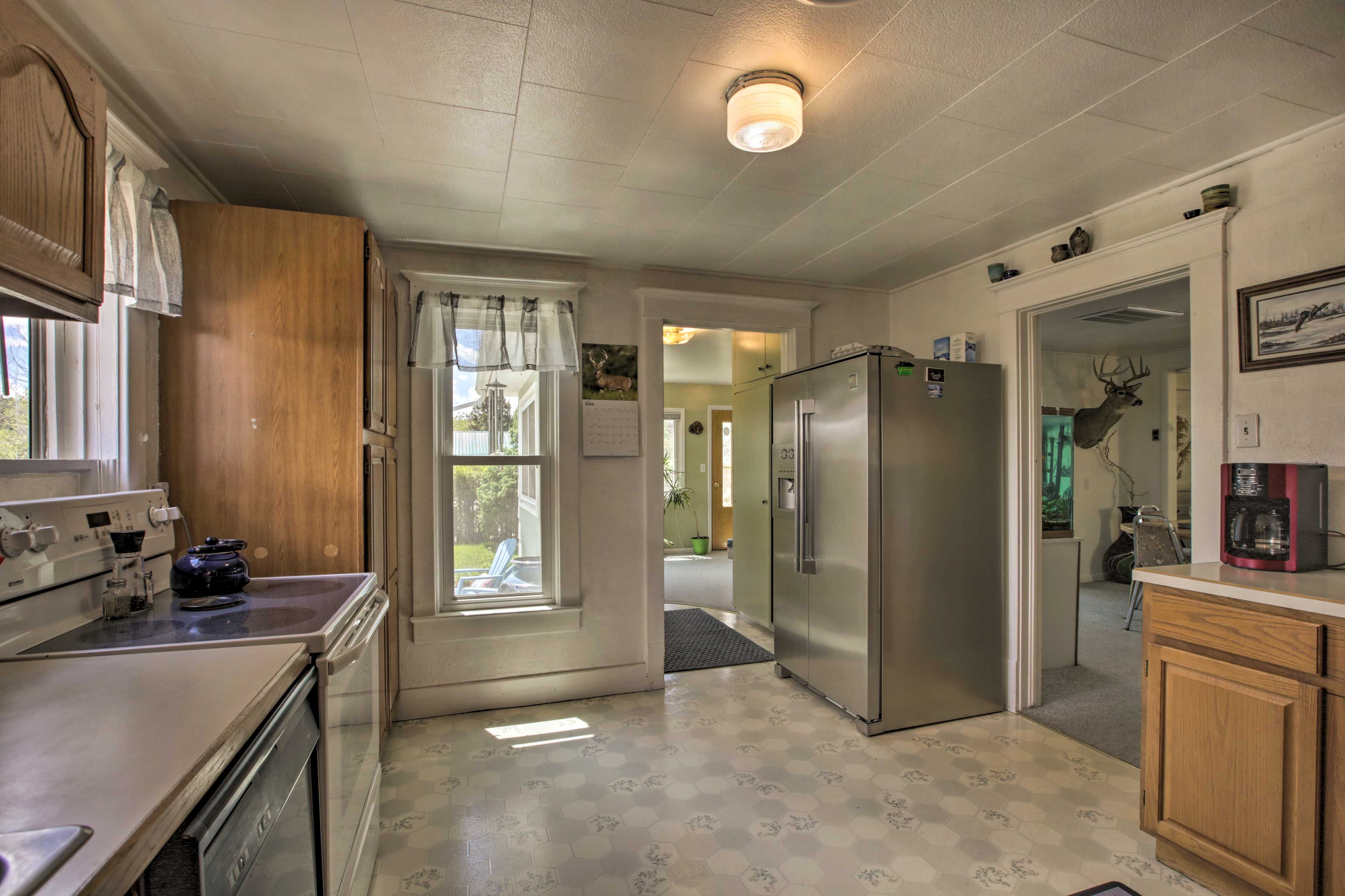 Kitchen | Cooking Basics | Coffee Maker | Paper Towels/Trash Bags Provided