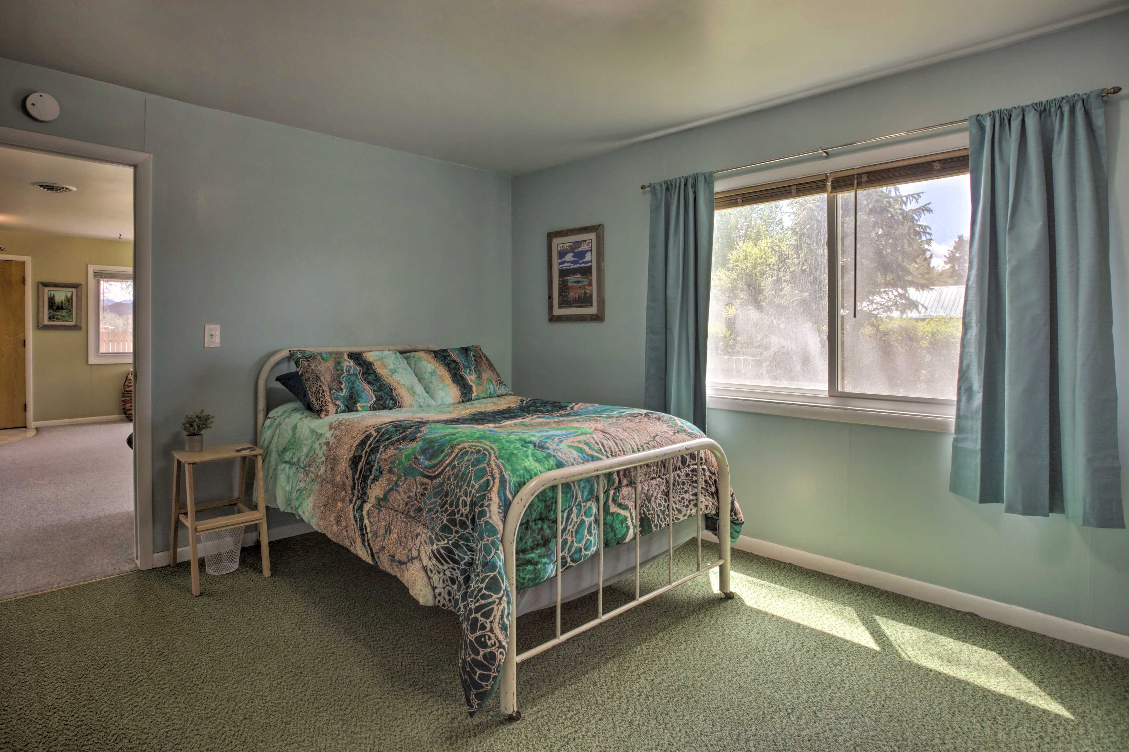Bedroom 2 | Queen Bed