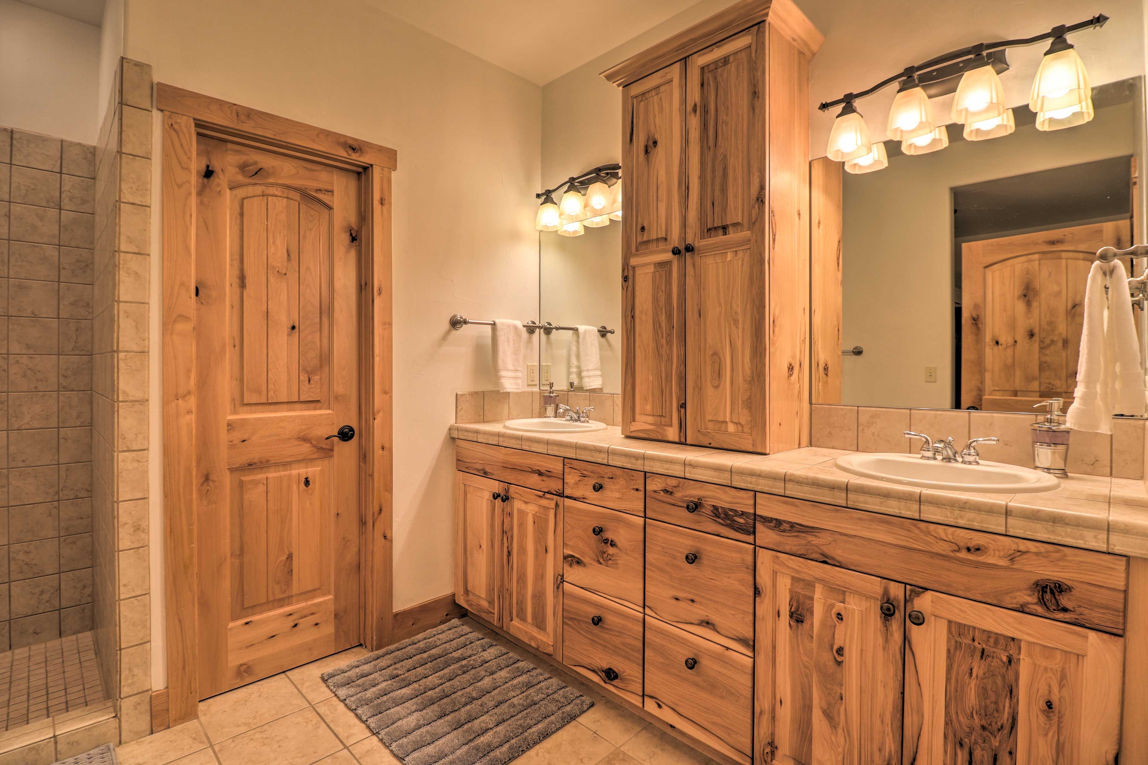 En-Suite Bathroom | Complimentary Toiletries | Hair Dryer | Towels Provided