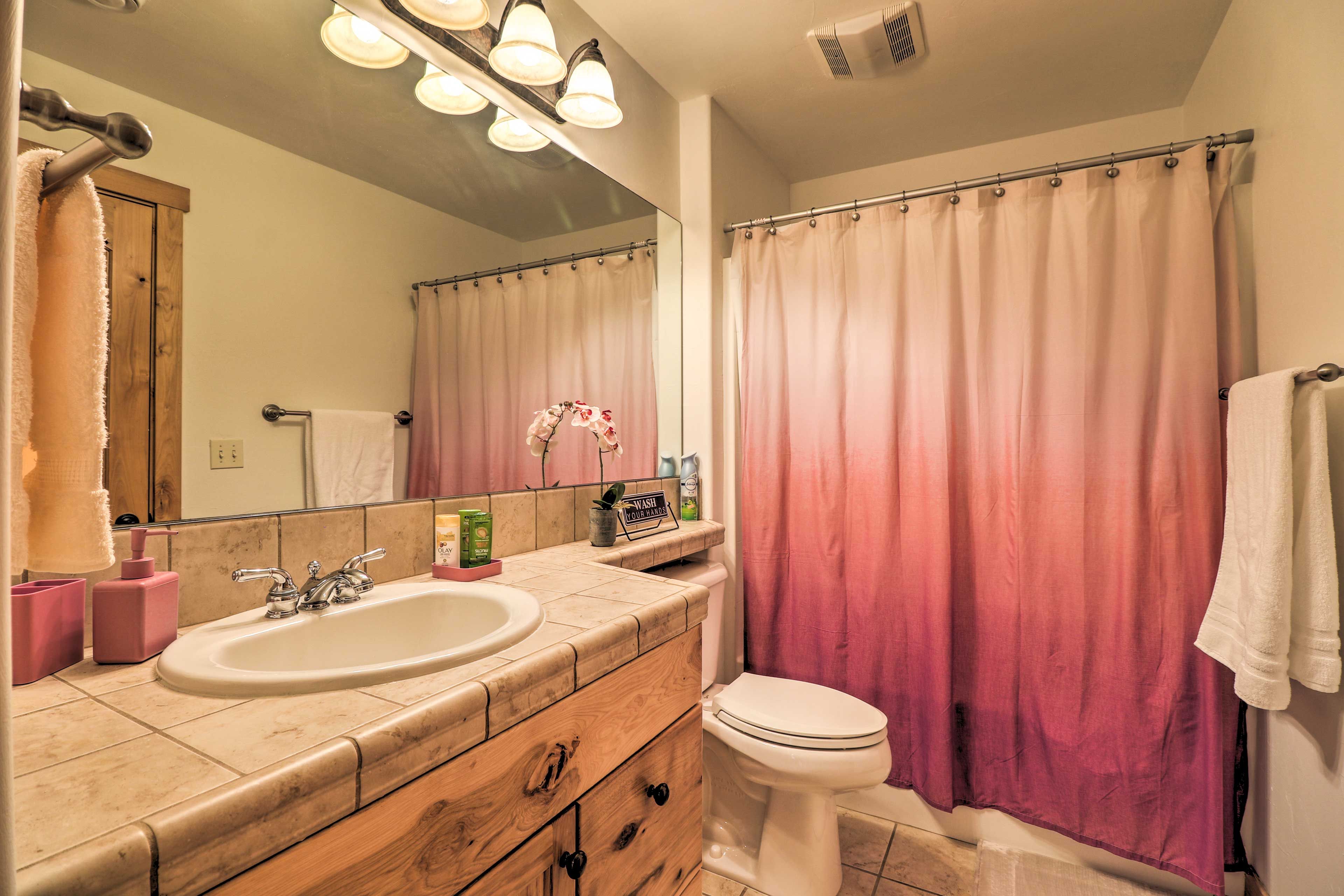 En-Suite Bathroom | Complimentary Toiletries | Hair Dryer | Towels Provided