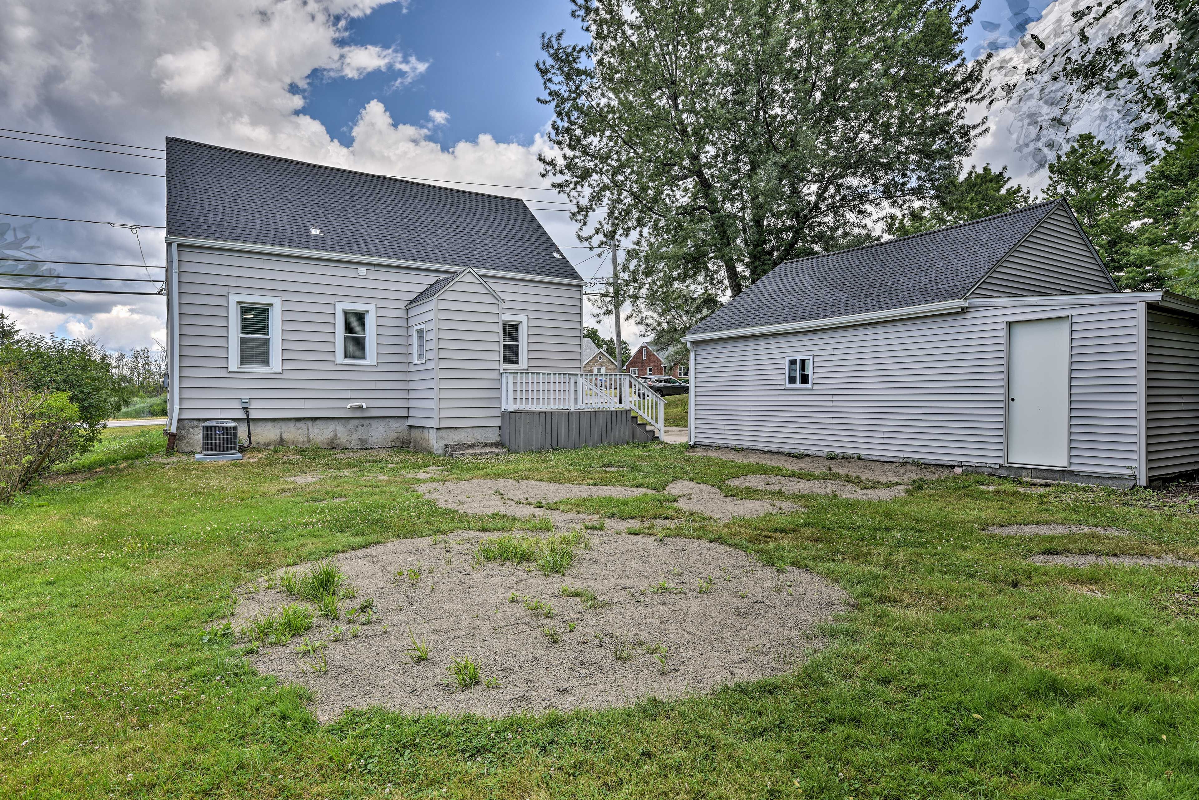 Private Yard | Deck