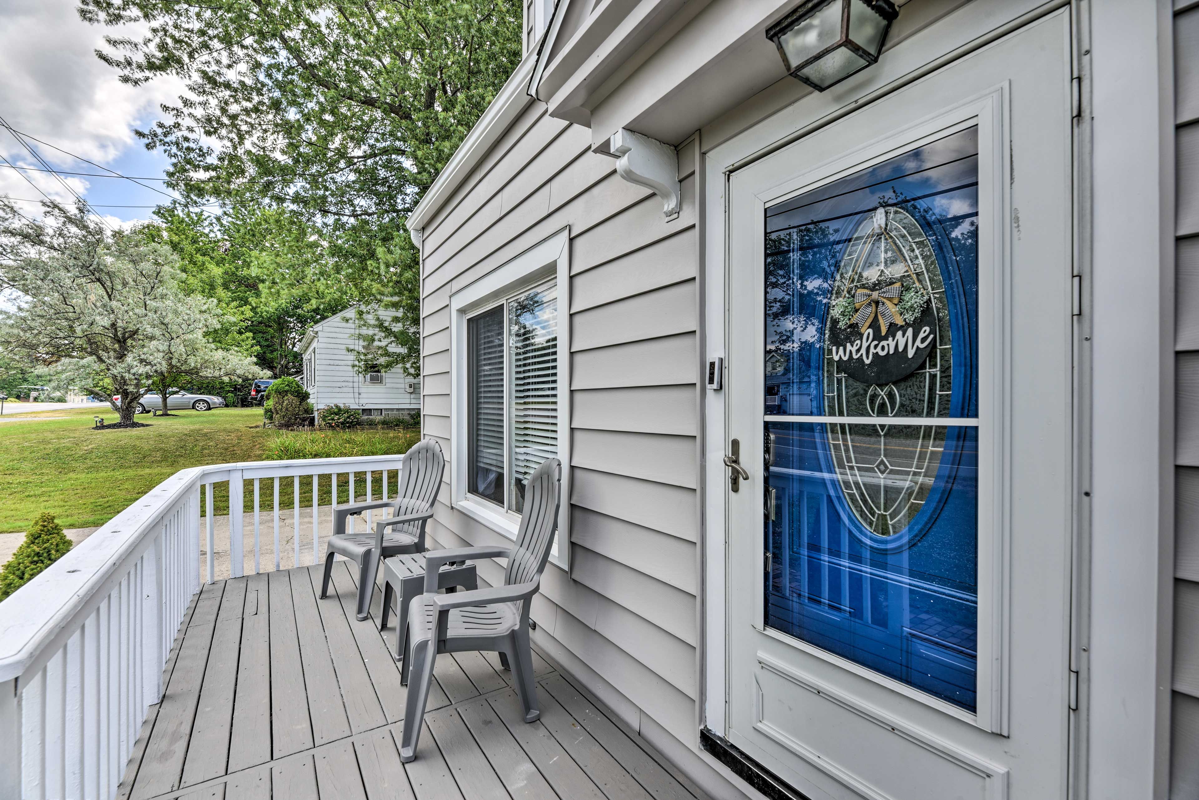 Porch | Keyless Entry | 1 Ring Doorbell Device (Facing Entry)