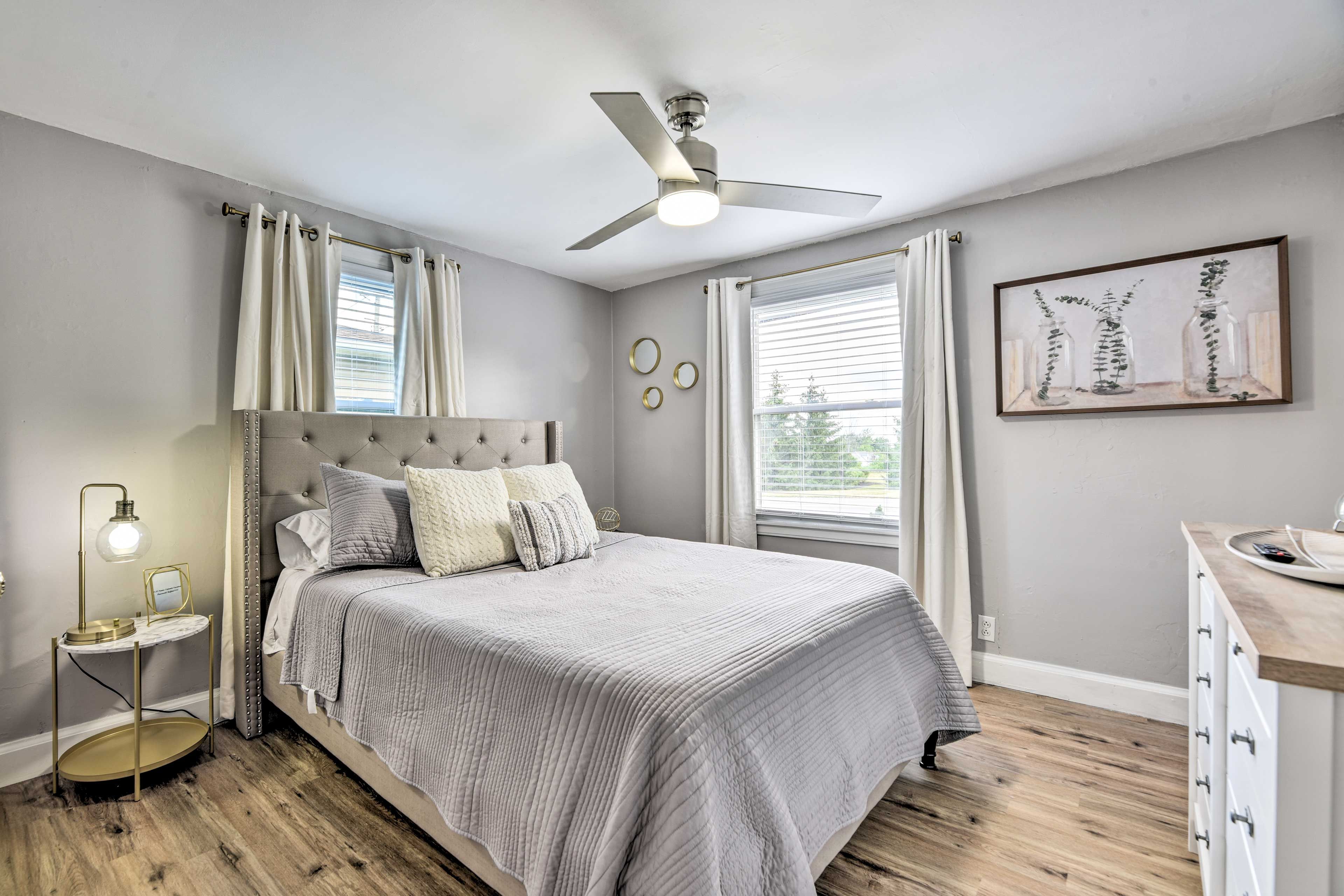 Bedroom 1 | Queen Bed | 1st Floor | Linens Provided