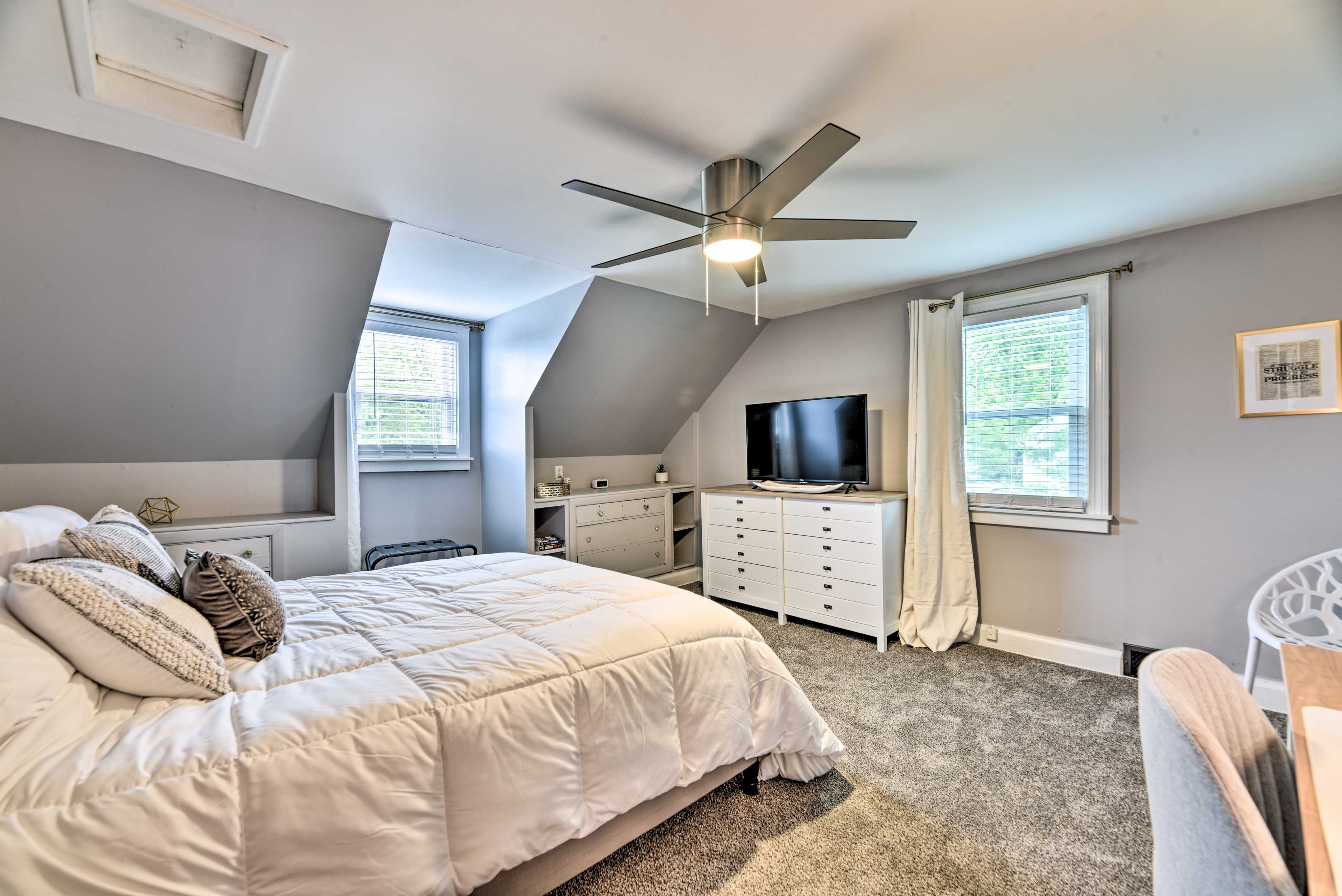 Bedroom 3 | Queen Bed | 2nd Floor | Desk