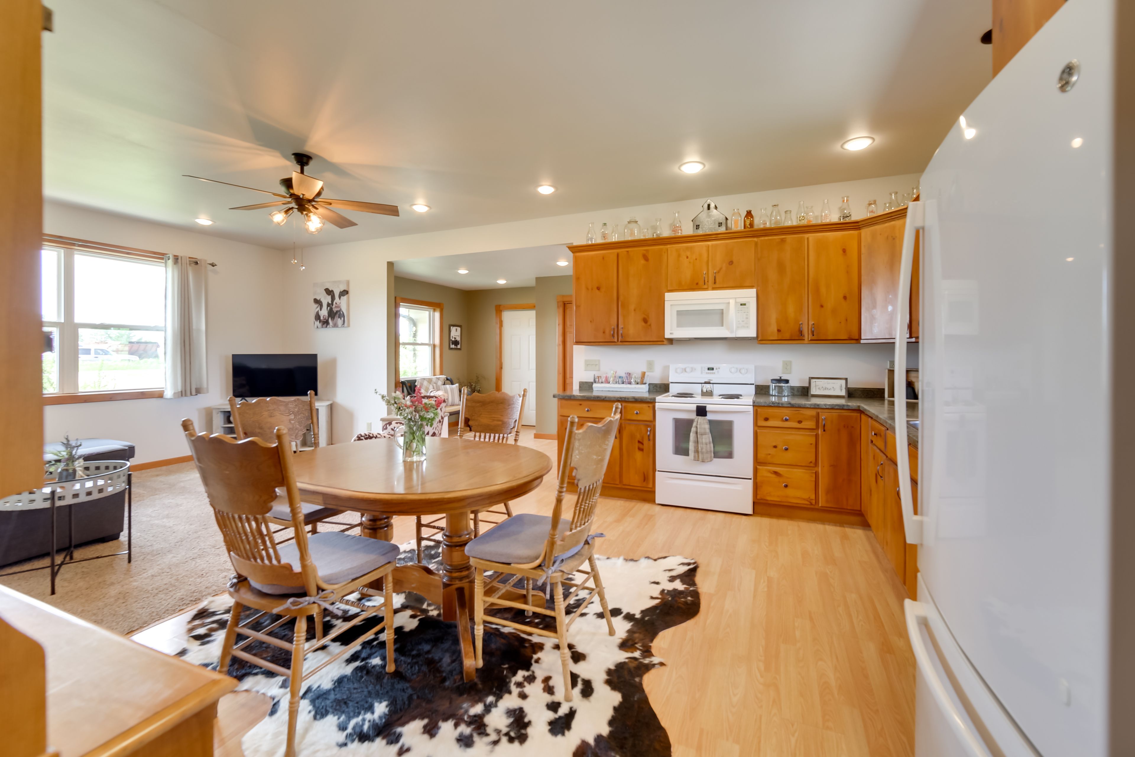 Peshtigo Vacation Rental | 2BR | 1BA | 1,850 Sq Ft | 1 Step Required