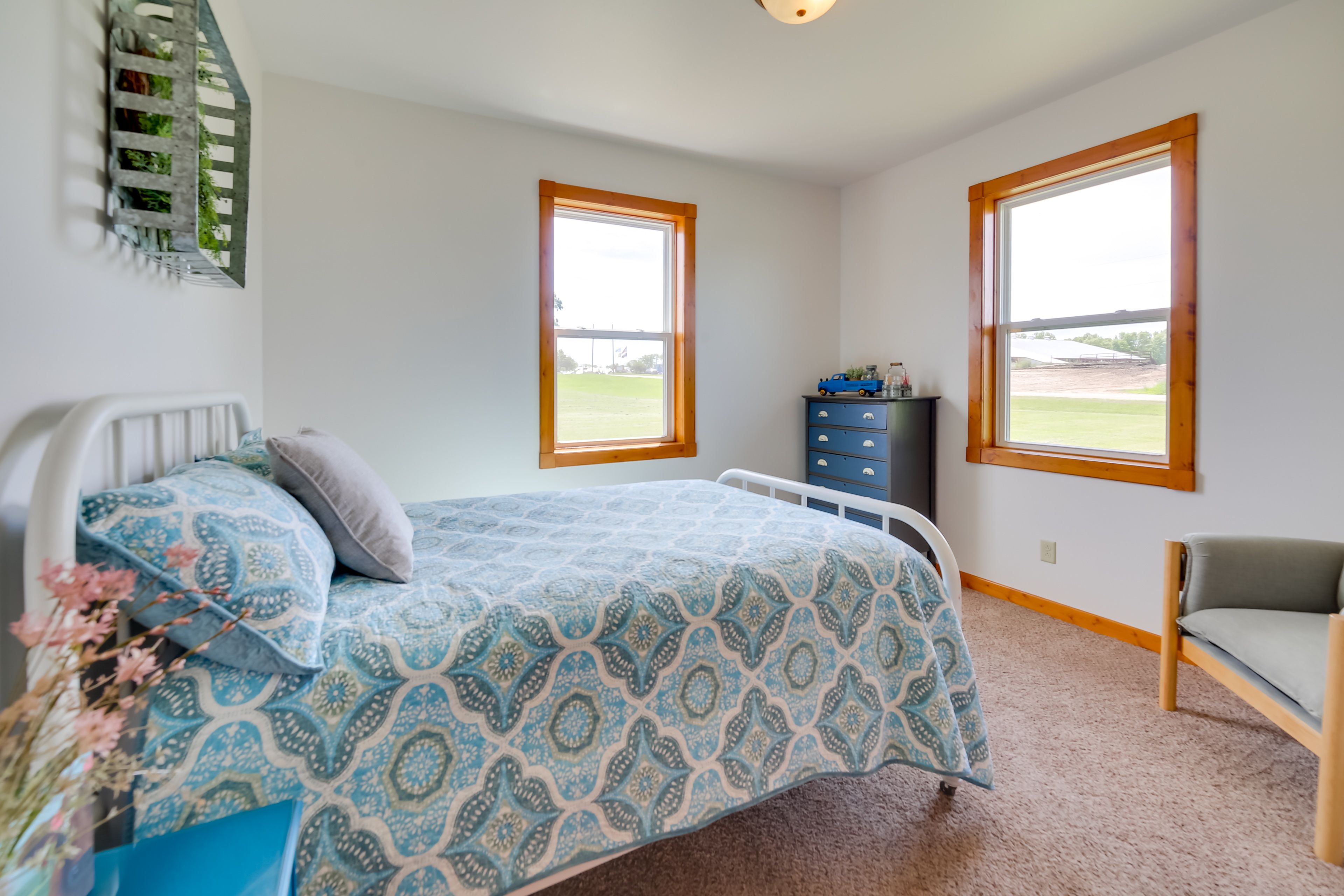 Bedroom 2 | Full Bed | Hangers