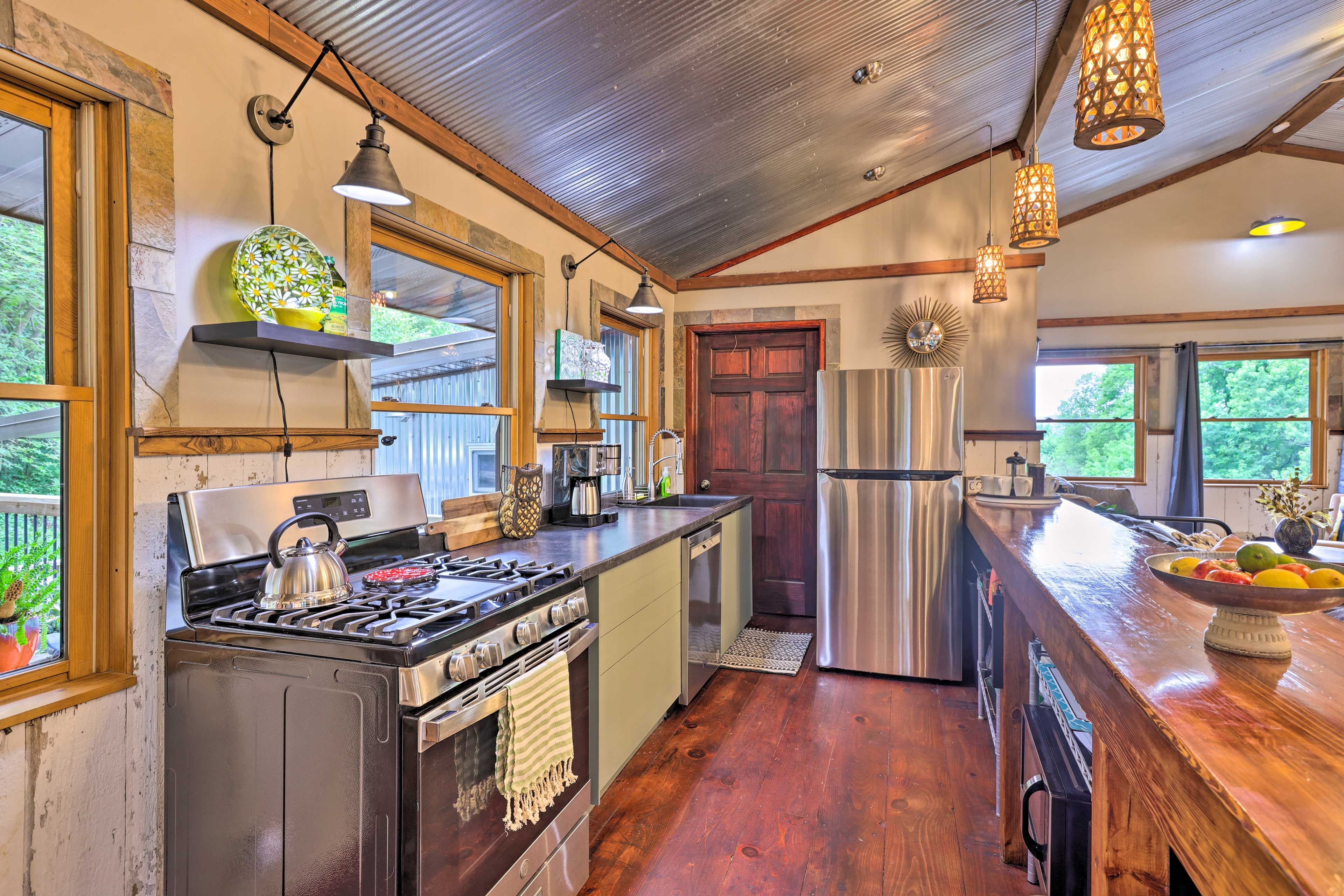 Kitchen | Coffee Maker | Blender | Crockpot | Microwave