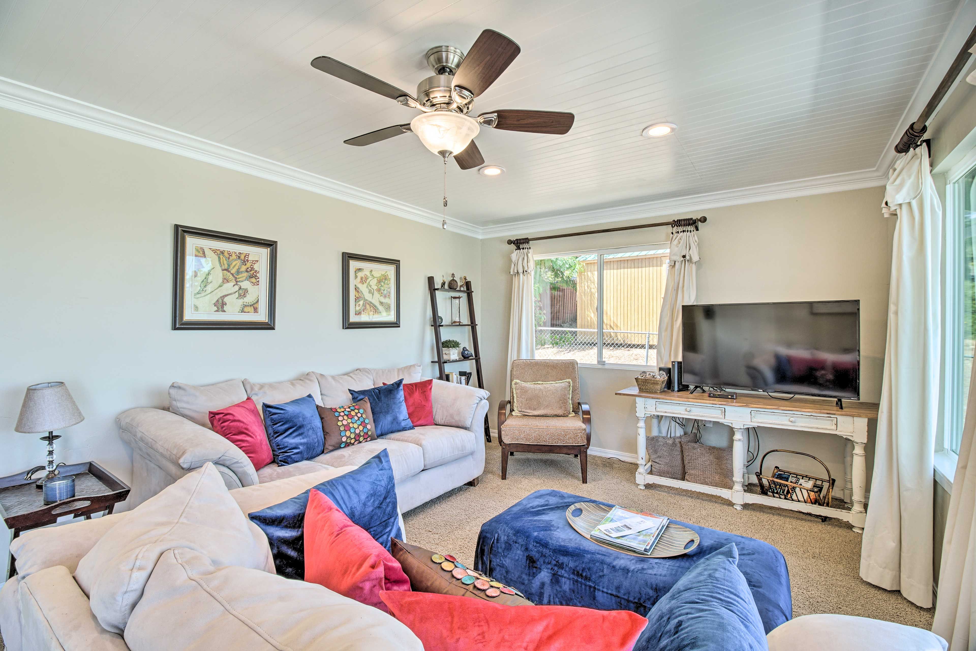 Living Room | Smart TV | Free WiFi