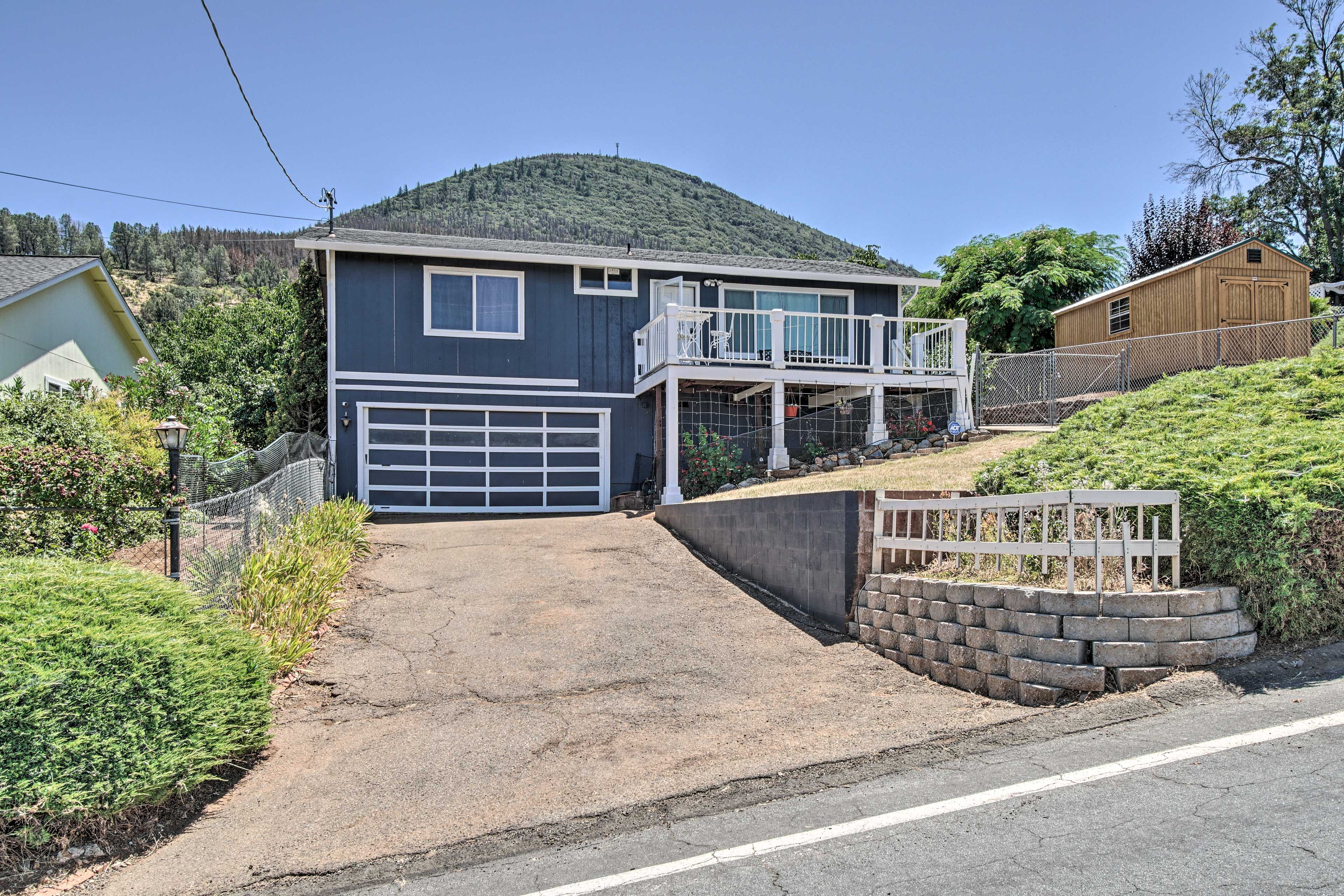 Home Exterior | Driveway Parking (2 Vehicles)