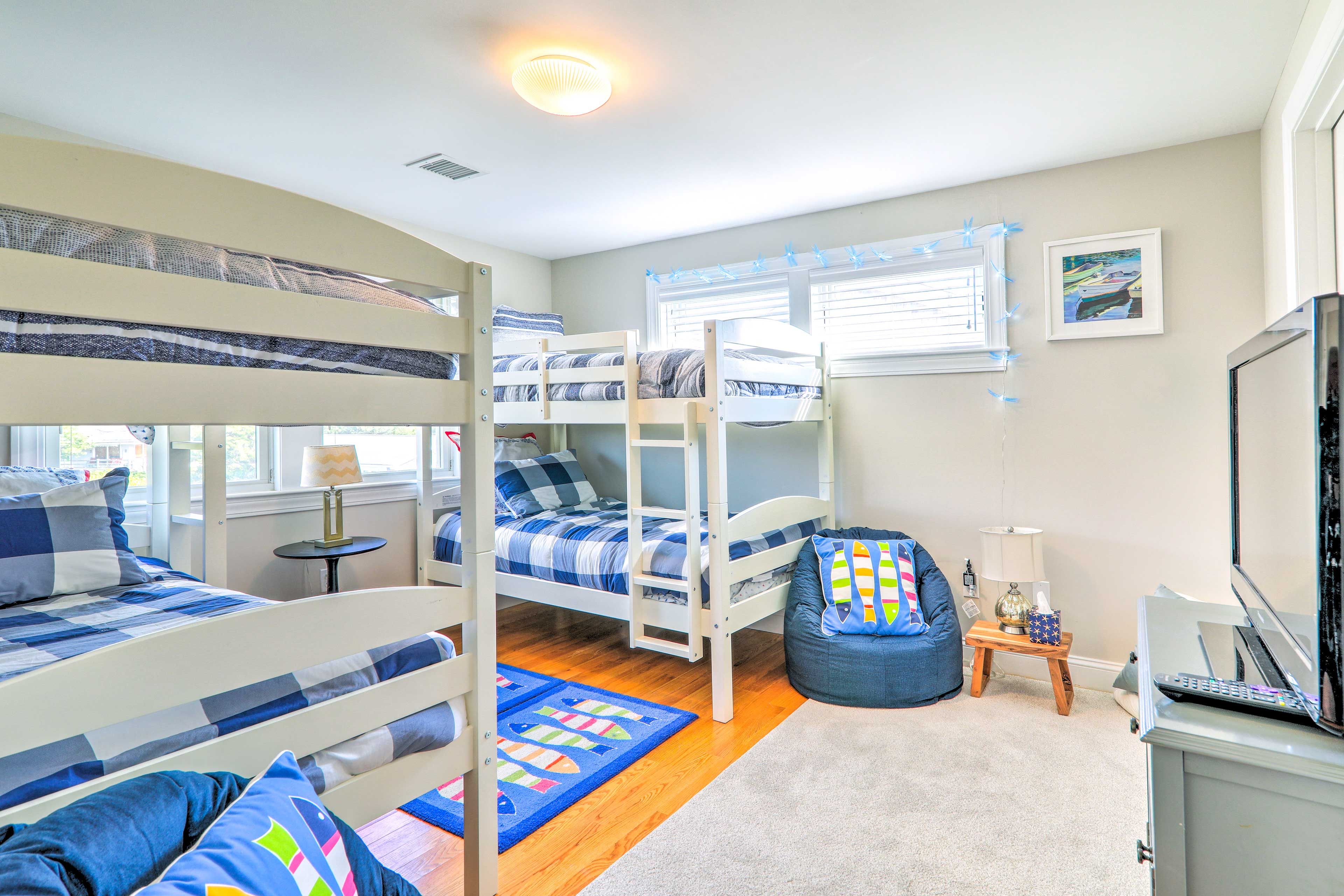 Bedroom 3 | 2nd Floor | 2 Twin Bunk Beds | Smart TV