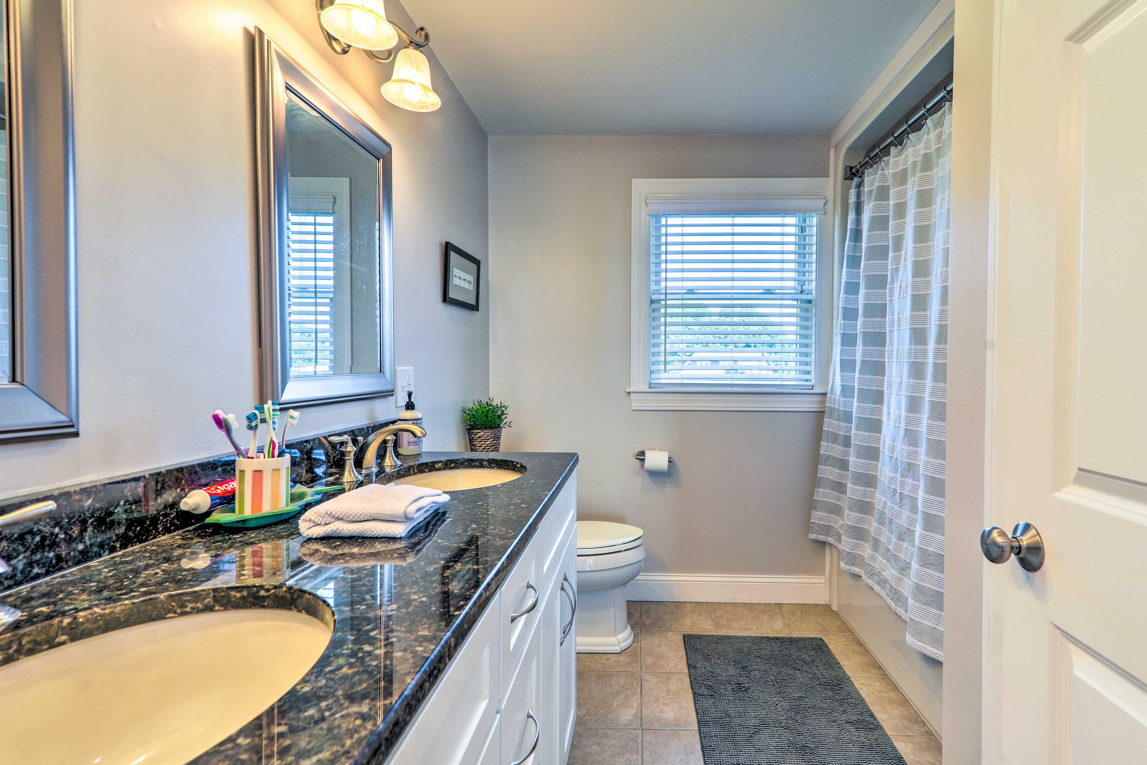 Full Bathroom | 2nd Floor