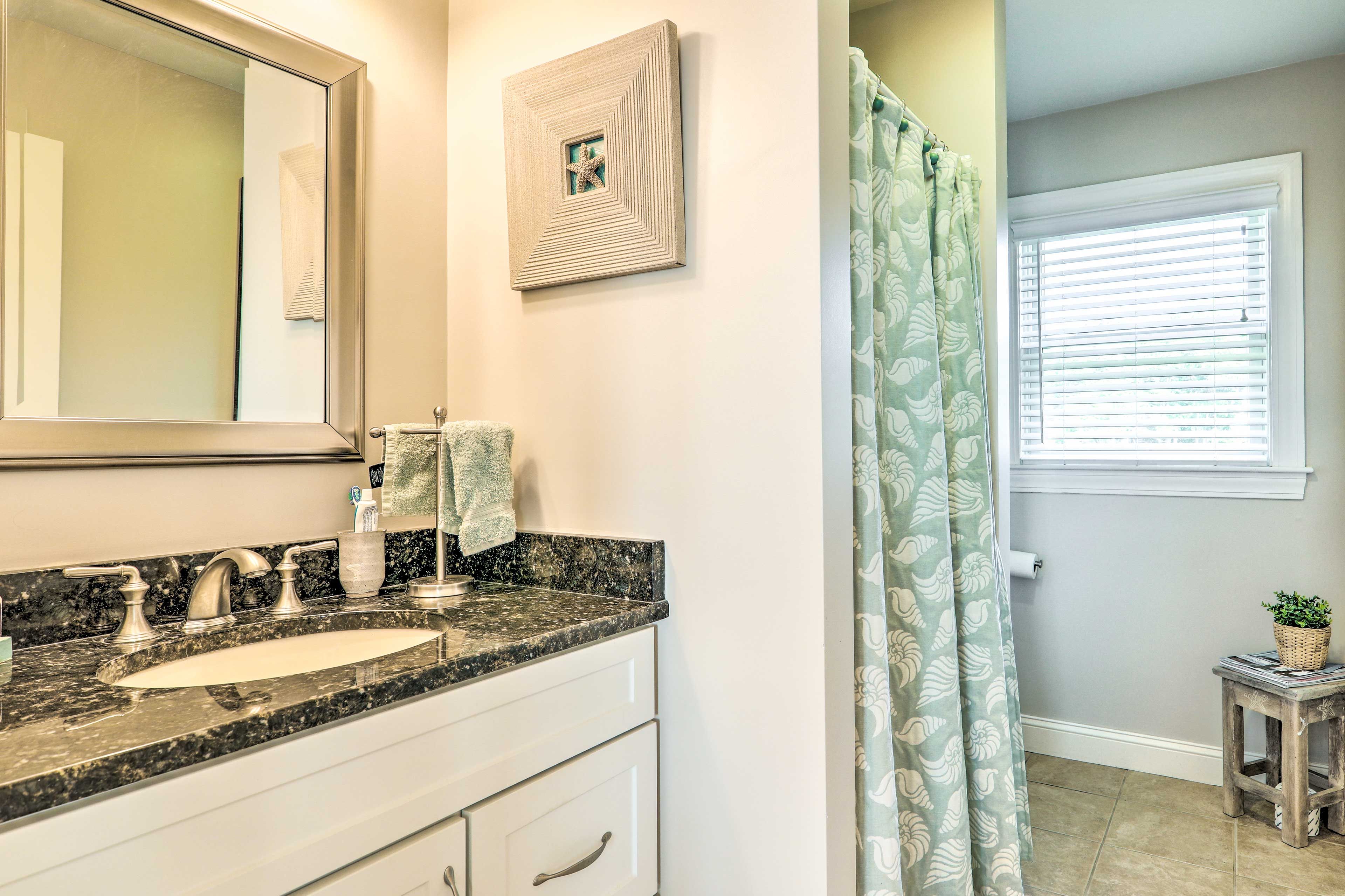 Full Bathroom | 1st Floor