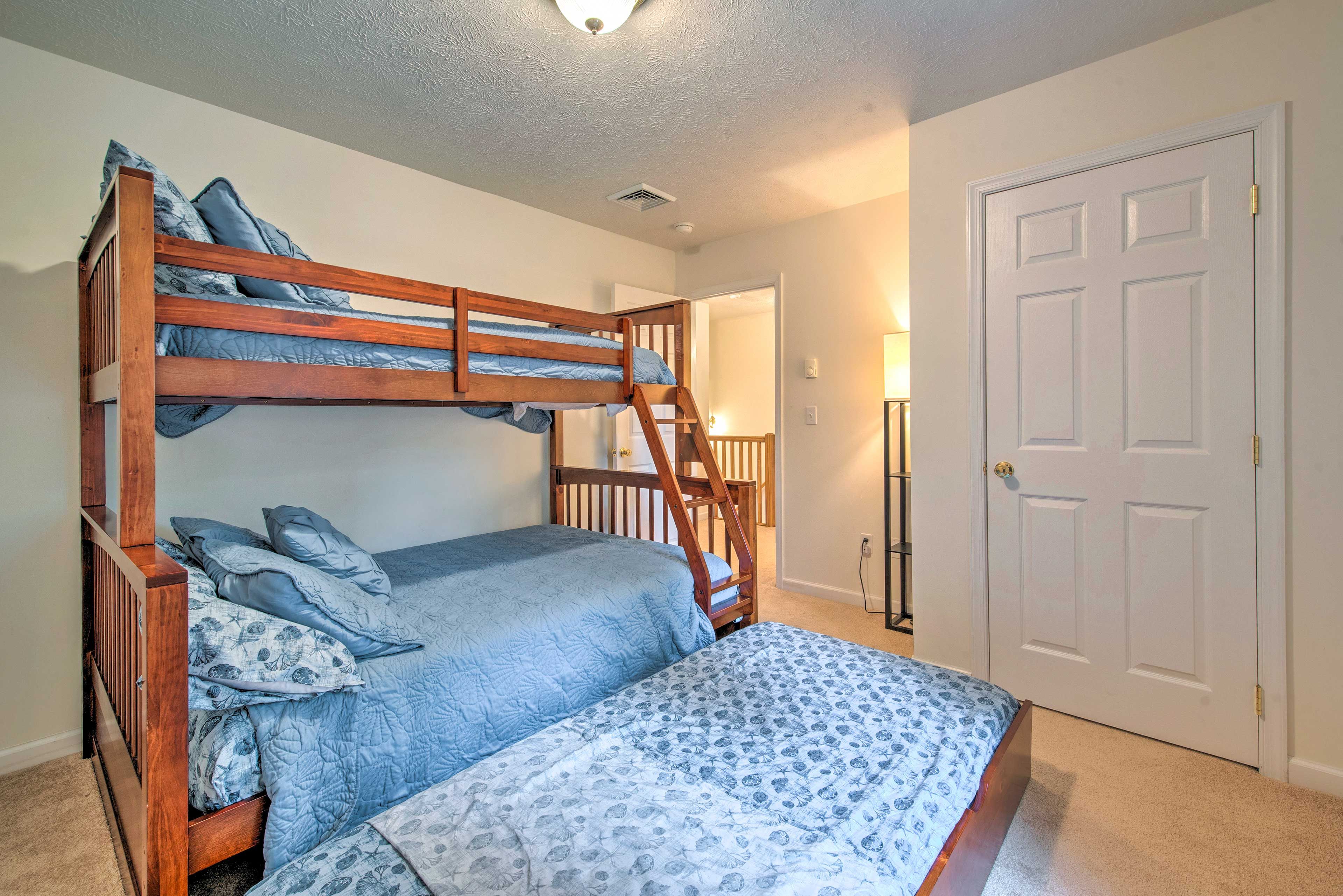 Bedroom 3 | Twin/Full Bunk Bed w/ Twin Trundle