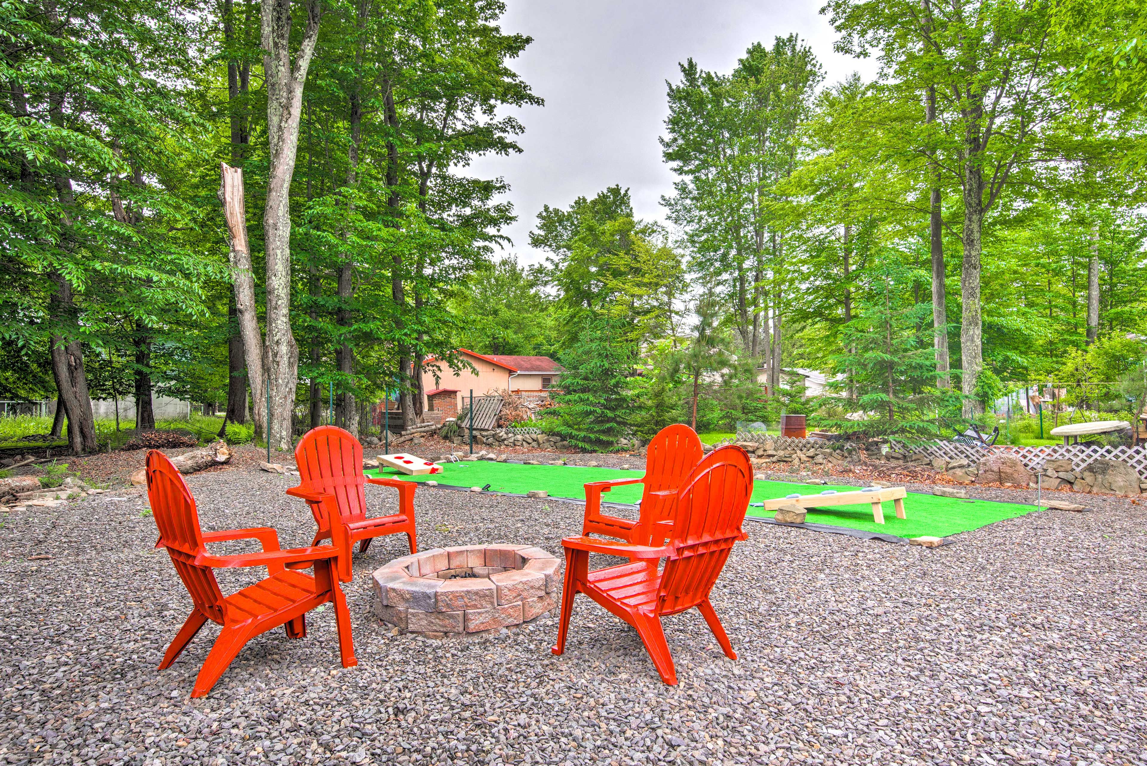Private Yard & Fire Pit | 6-Person Dining Table
