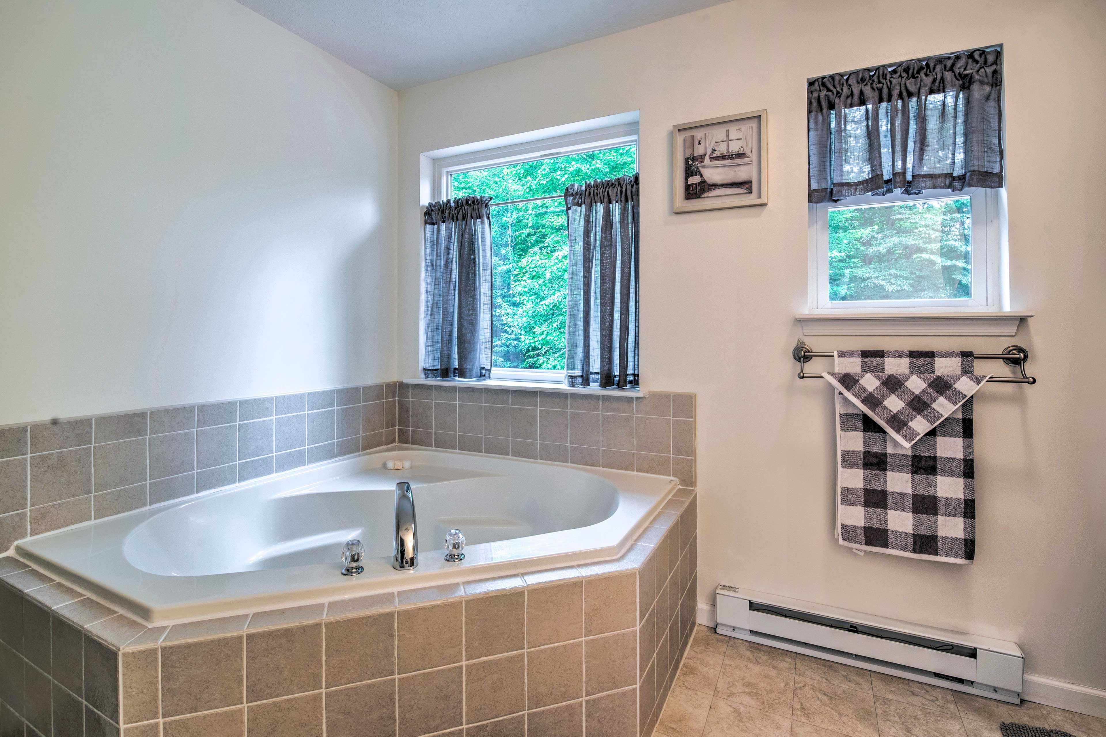 En-Suite Bathroom | Complimentary Toiletries | Hair Dryer