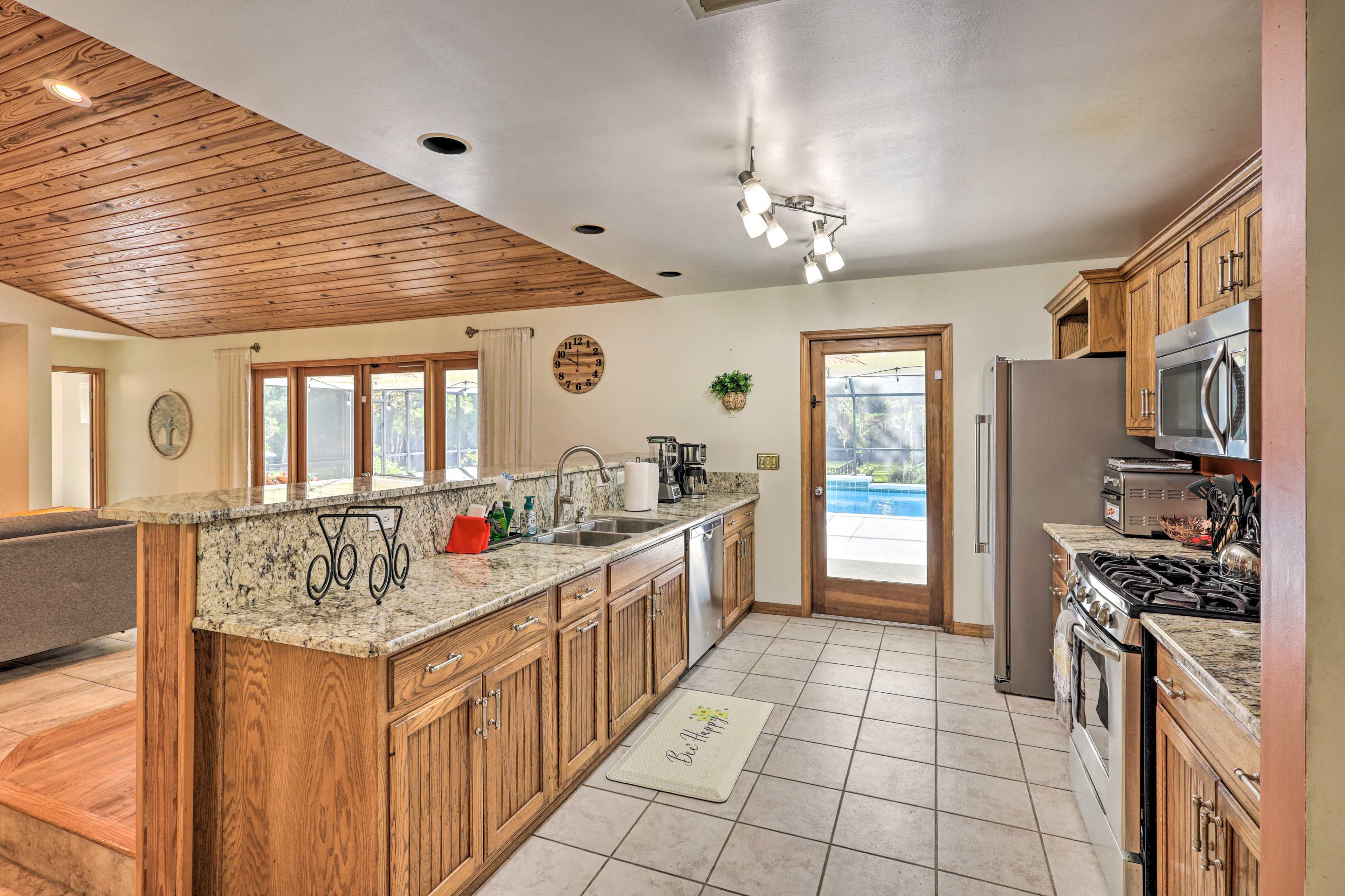 Kitchen | Cooking Basics | Coffee Maker | Paper Towels/Trash Bags Provided