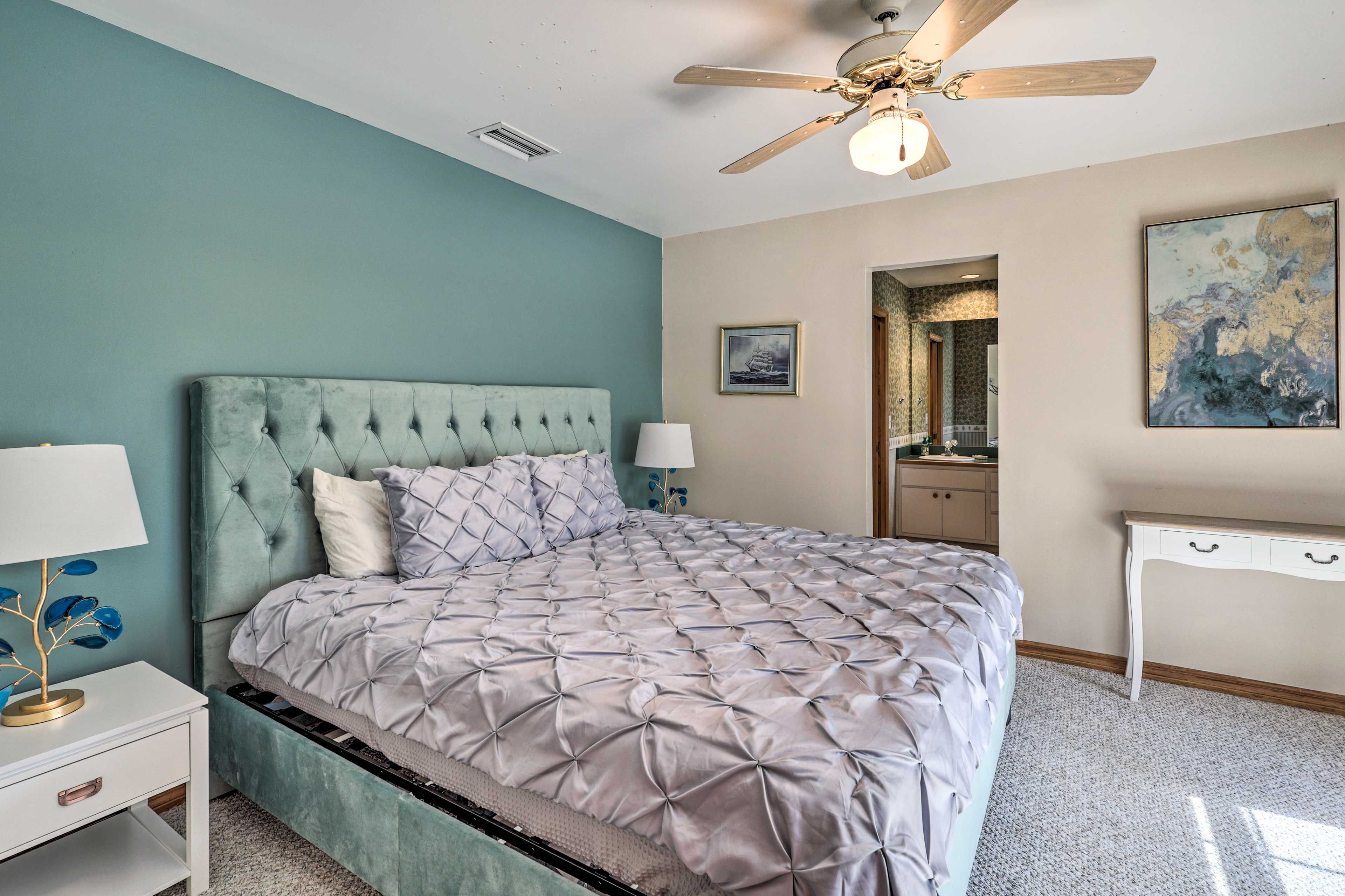 Bedroom 2 | King Bed | En-Suite Bathroom