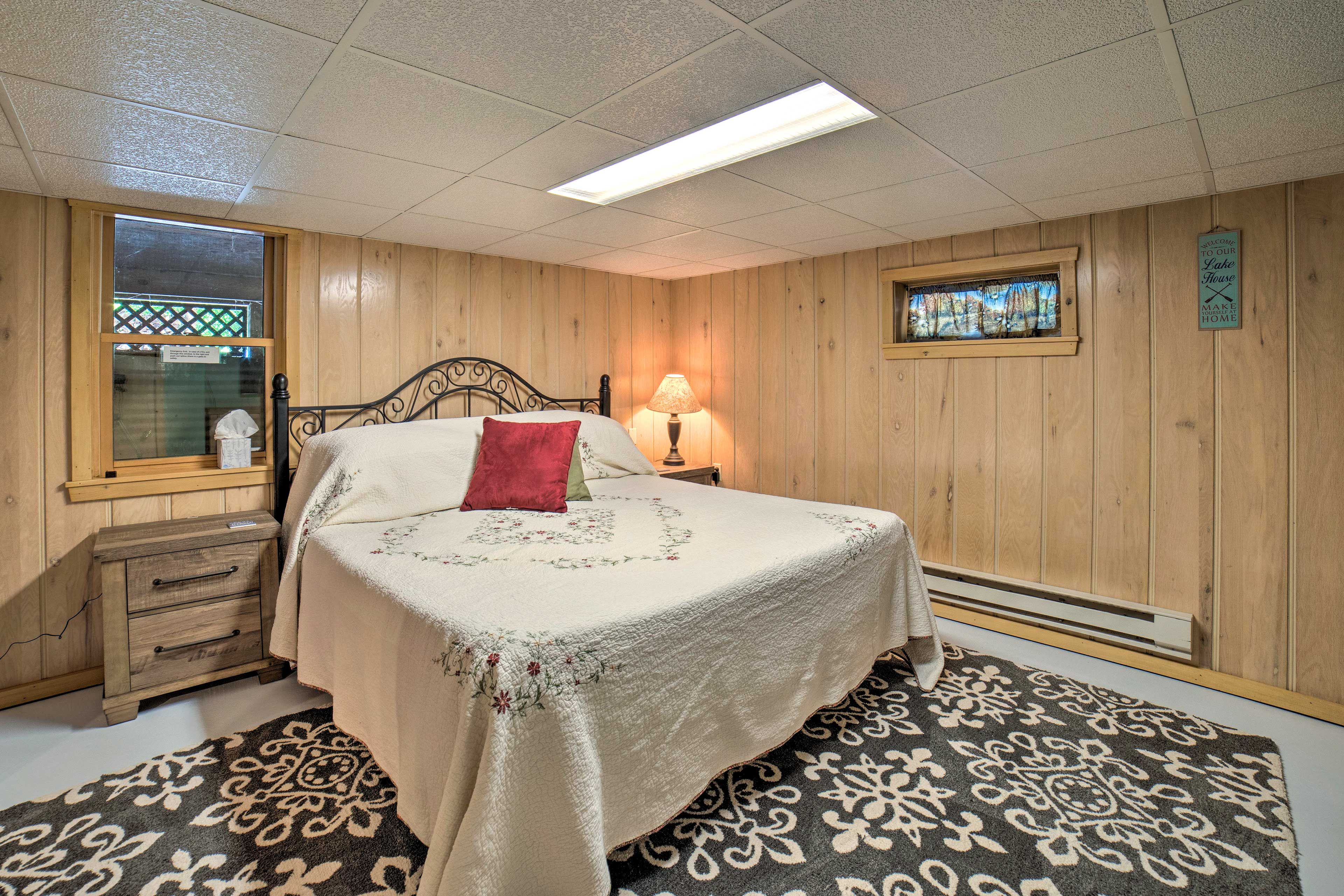 Bedroom 3 | King Bed | Lower Level | Smart TV
