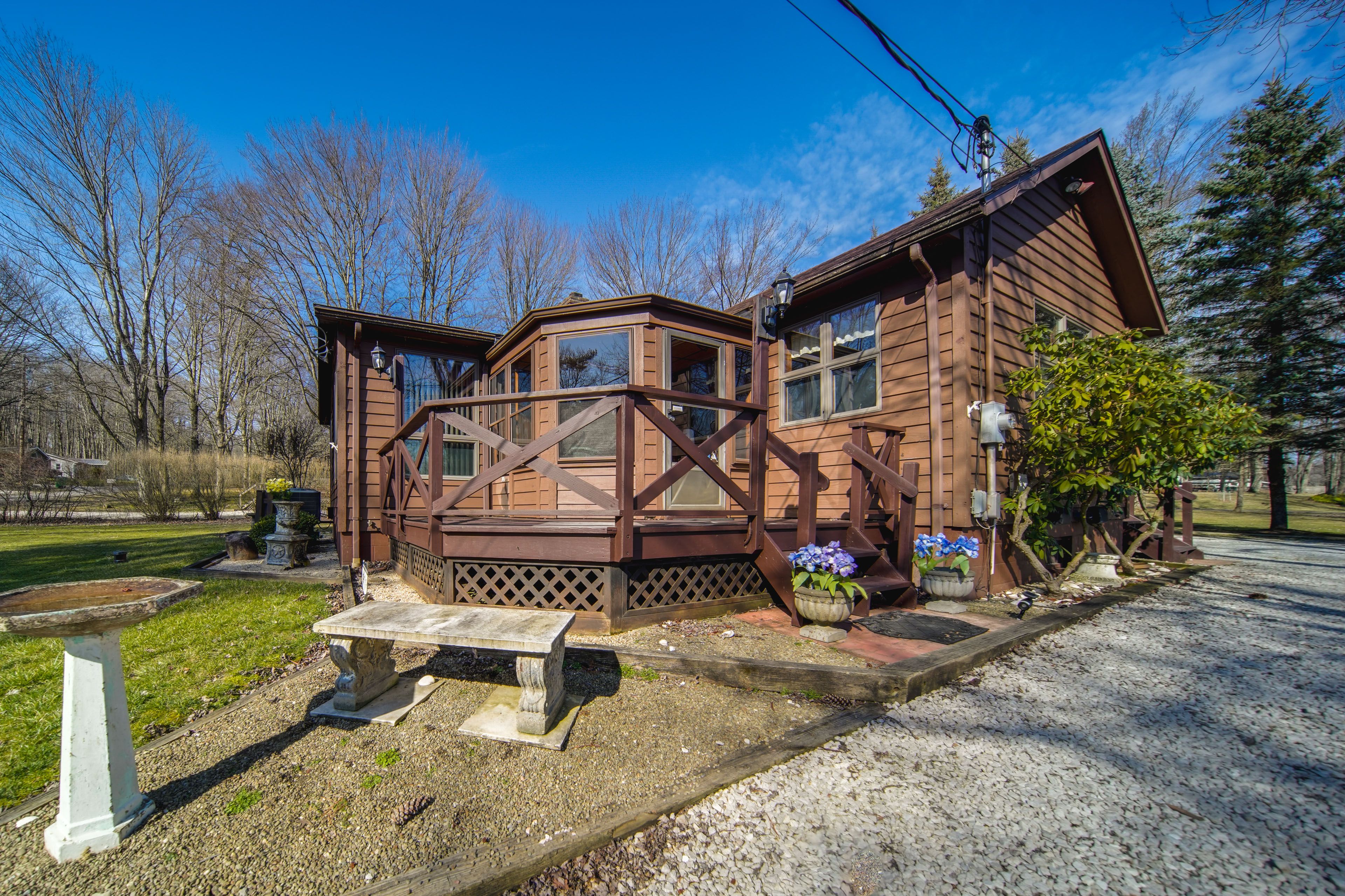 Property Exterior | Gravel Driveway (5 Vehicles)
