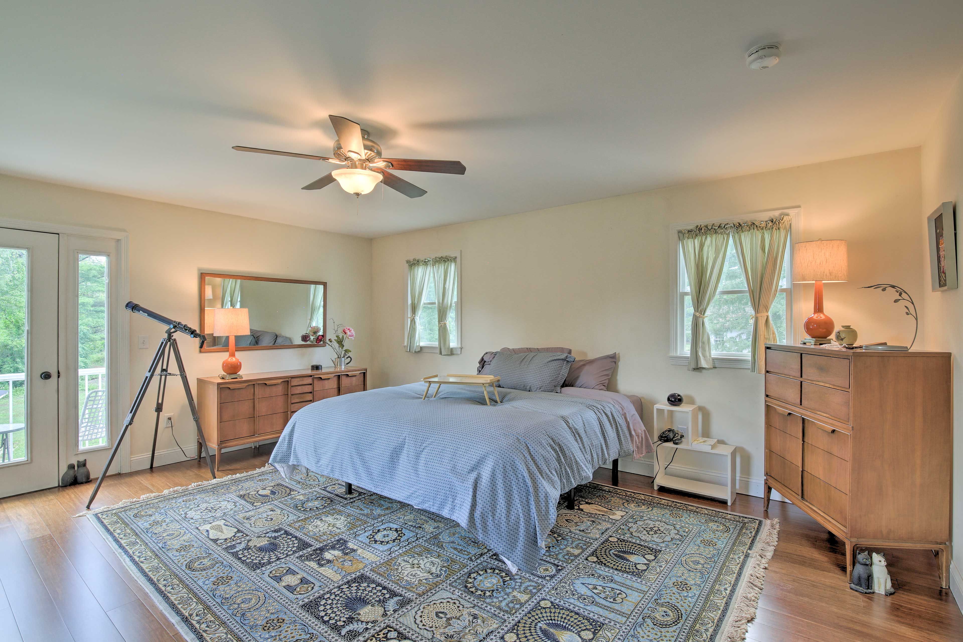 Bedroom 1 | King Bed | Upper Level | Linens Provided