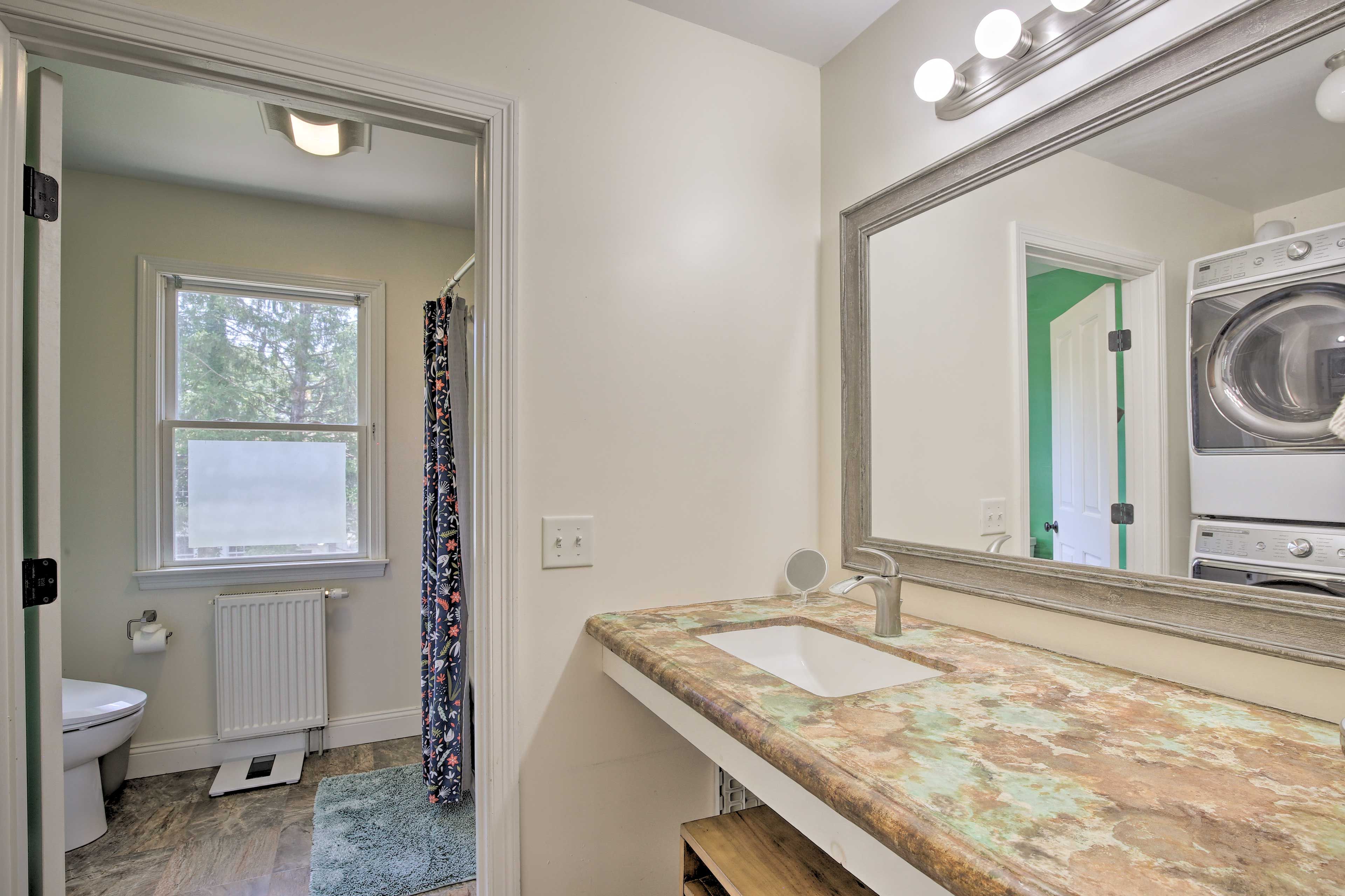 Bathroom | Towels Provided | Washer/Dryer | Upper Level