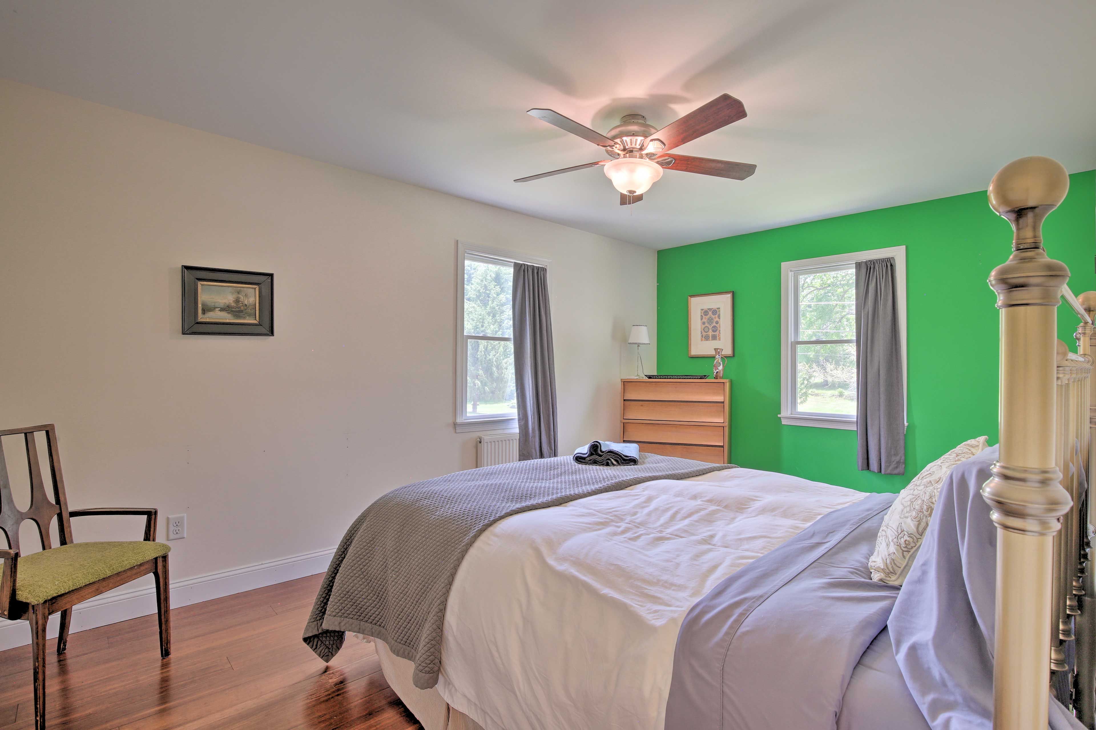 Bedroom 2 | Queen Bed | Upper Level
