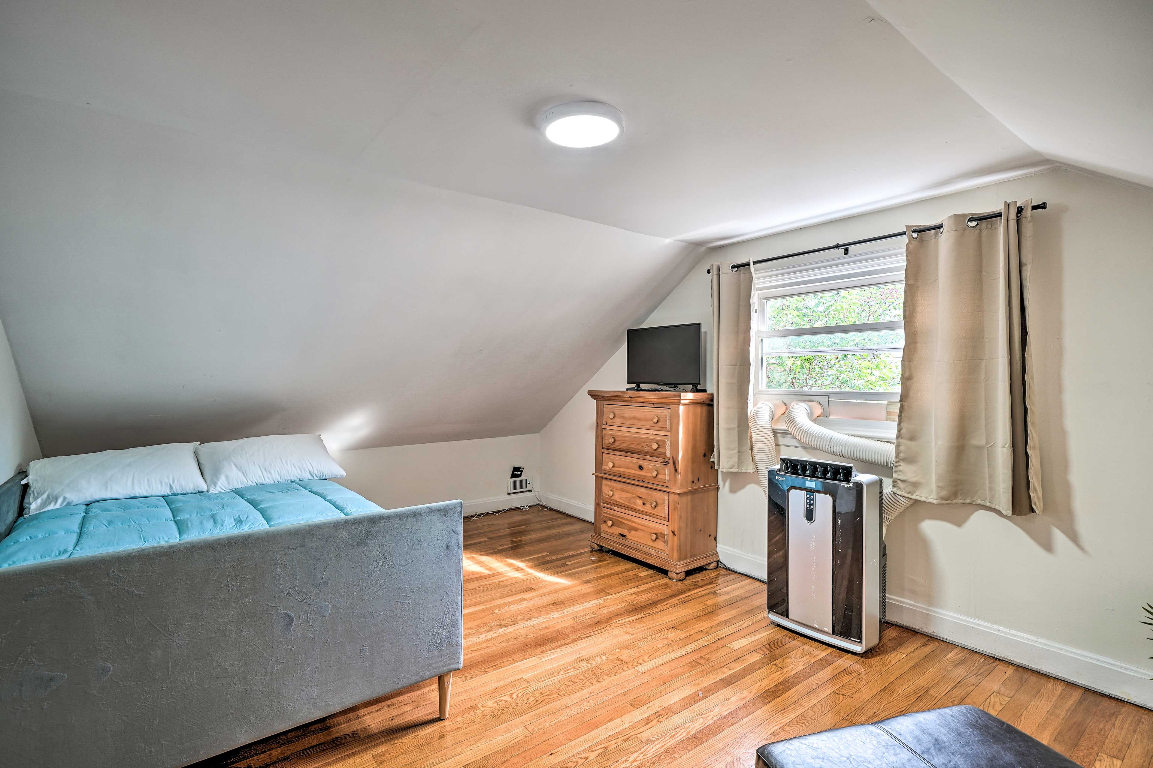Bedroom 3 | Full Bed | Smart TV | 2nd Level