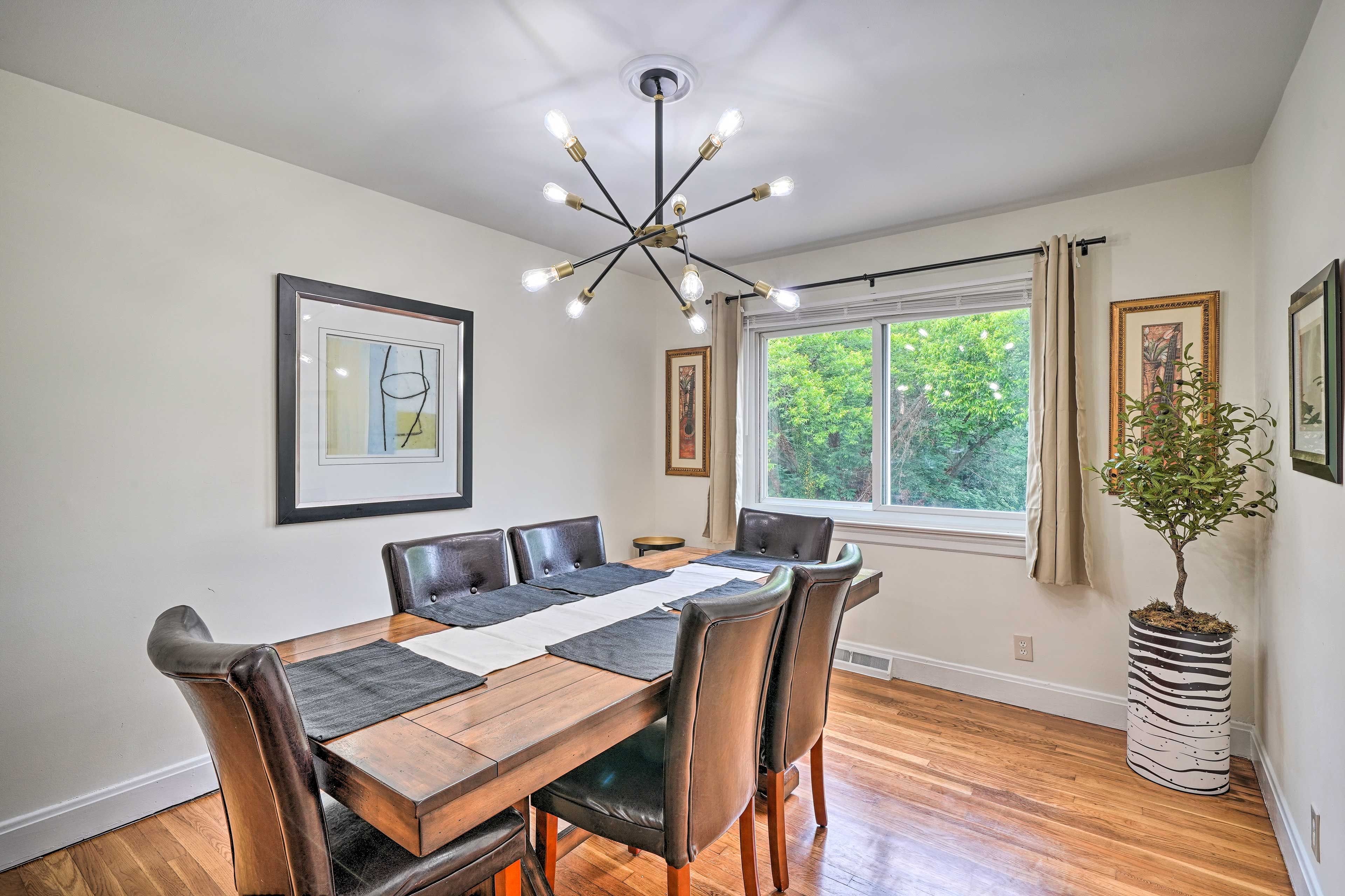 Dining Room | Dishware/Flatware Provided