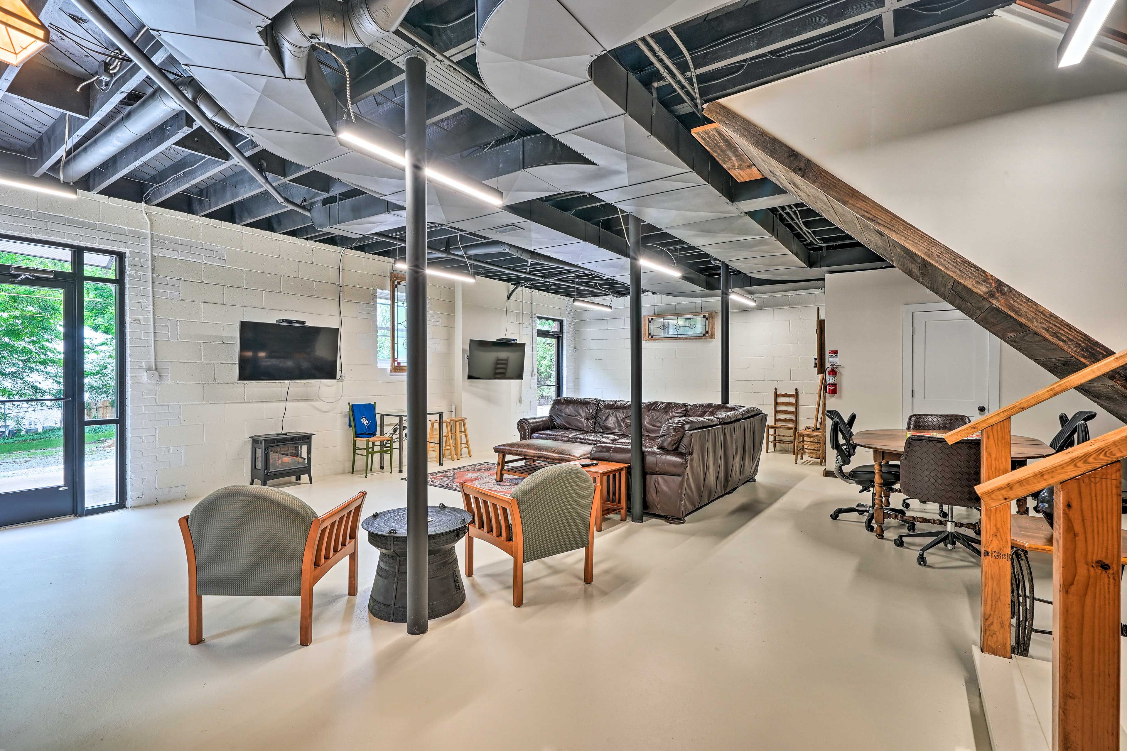 Game Room | Smart TVs | Fireplace | Card Table | Darts | Lower Level